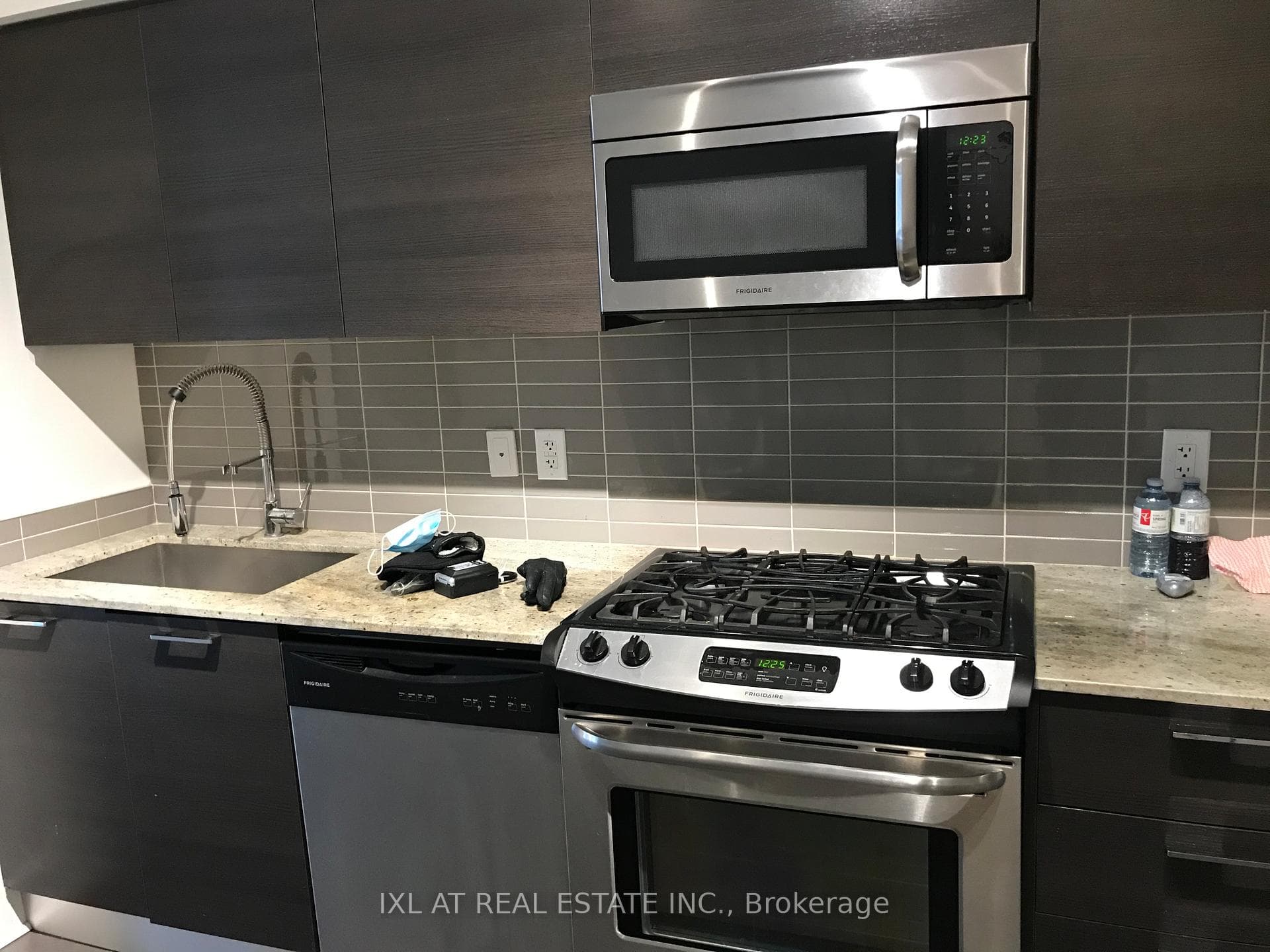399 Adelaide Street Unit 303, Toronto C01