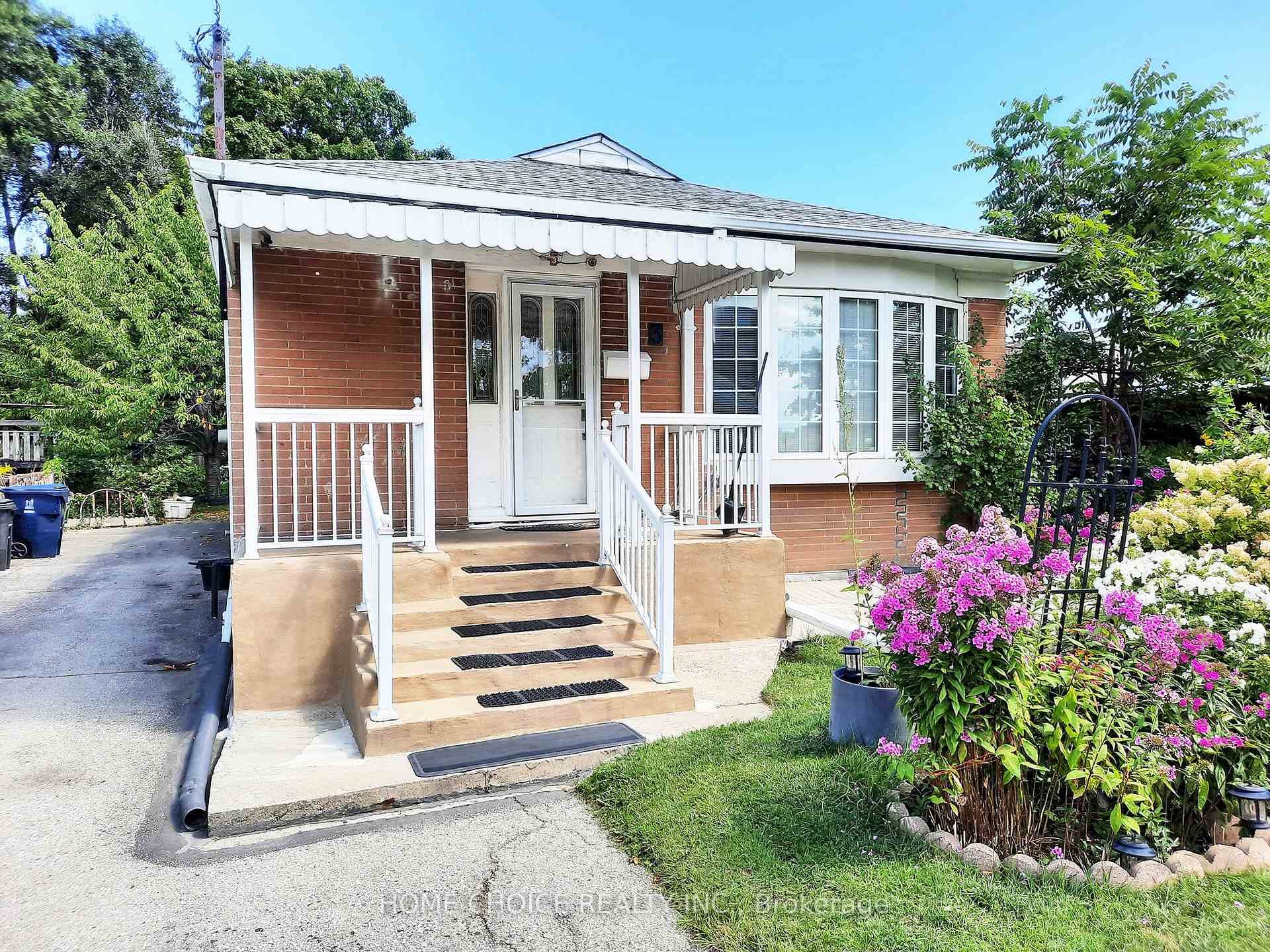 3 Saugeen Crescent, Dorset Park / Kennedy Park, ON M1K 3M8 - Photo 1