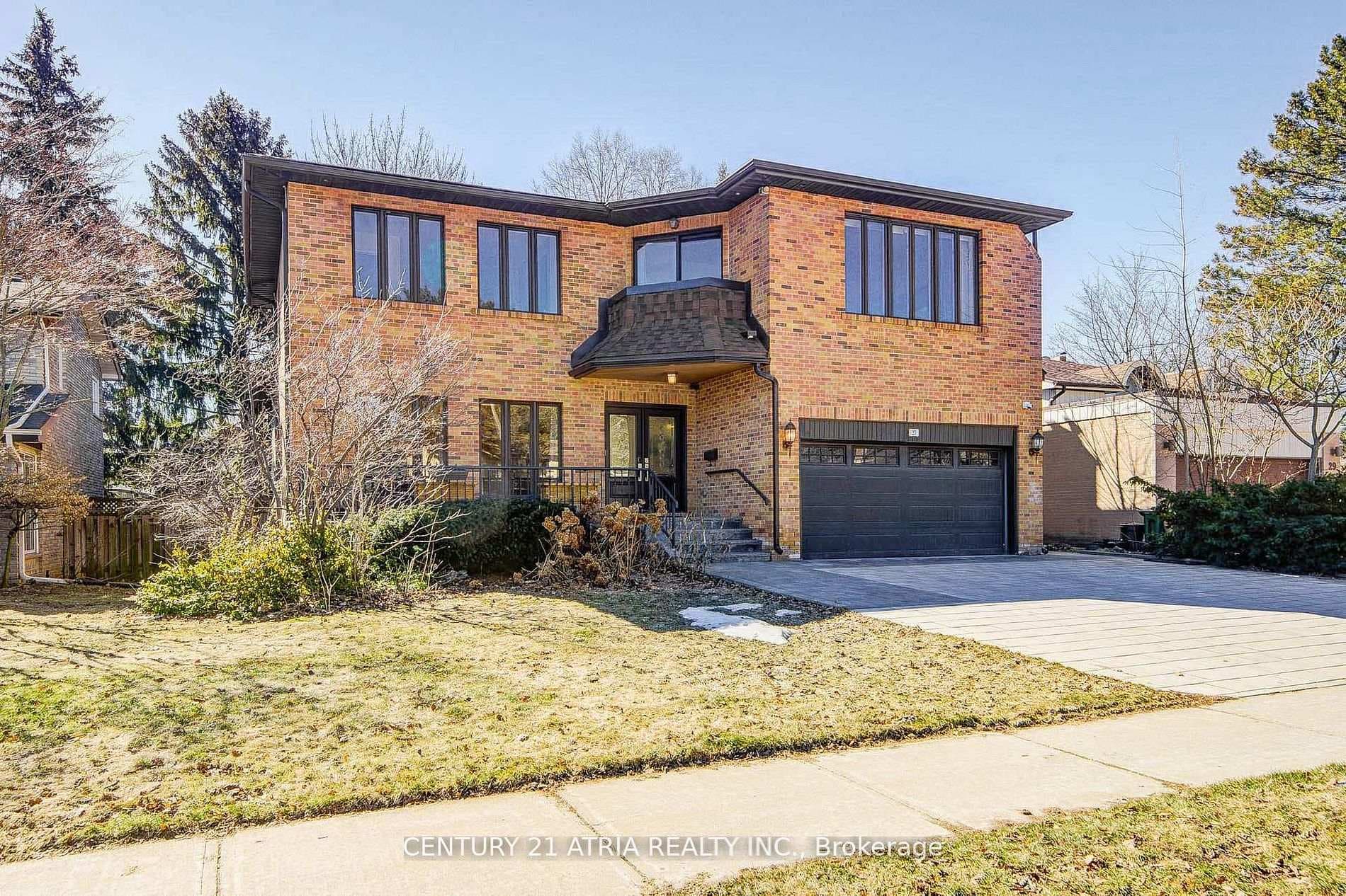 27 Denlow Boulevard, Don Mills / Parkwoods / Victoria Village, ON M3B 1P5 - Photo 1