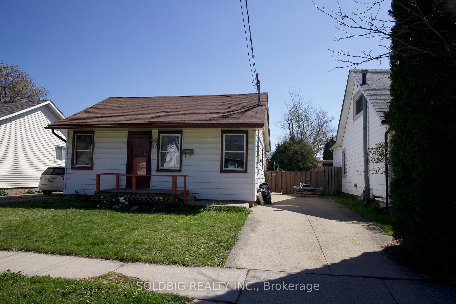 14 Parkview Road, St. Catharines, ON L2M 5R9 - Photo 1