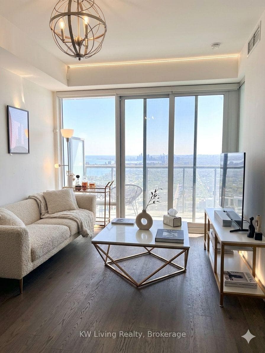 488 University Avenue Unit 4415, Downtown Toronto / Waterfront, ON M5G 0C1 - Photo 1
