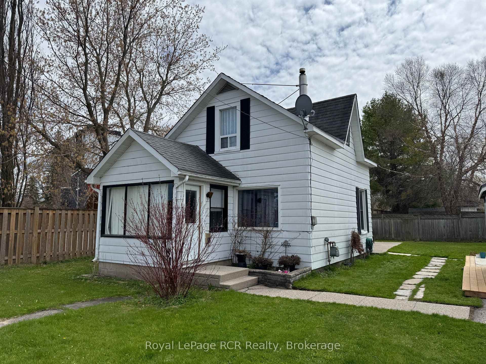 381 14th Street, Owen Sound, ON N4K 3X9 - Photo 1
