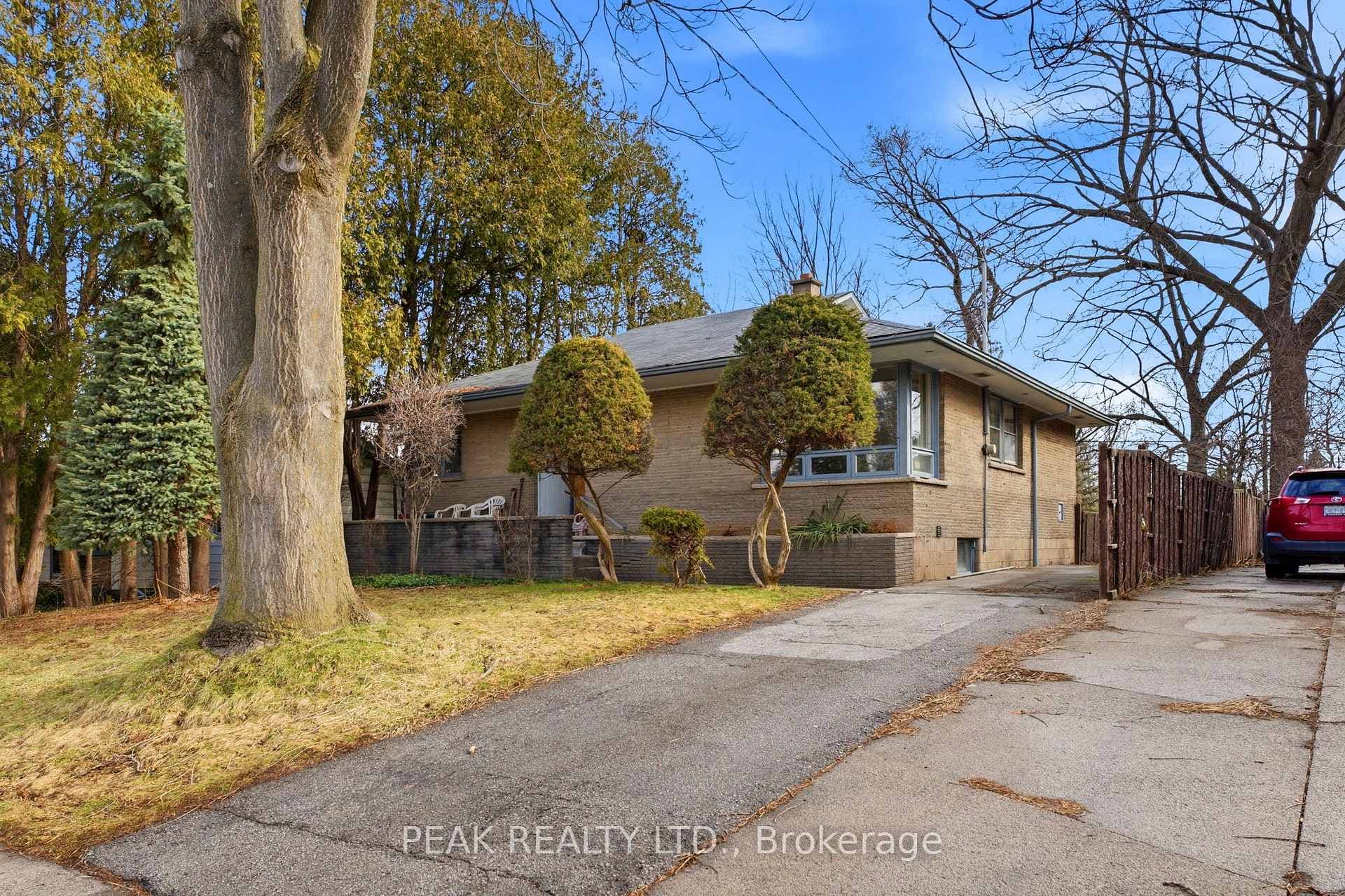 15 Granton Street, Hamilton, ON L8S 3C1 - Photo 1