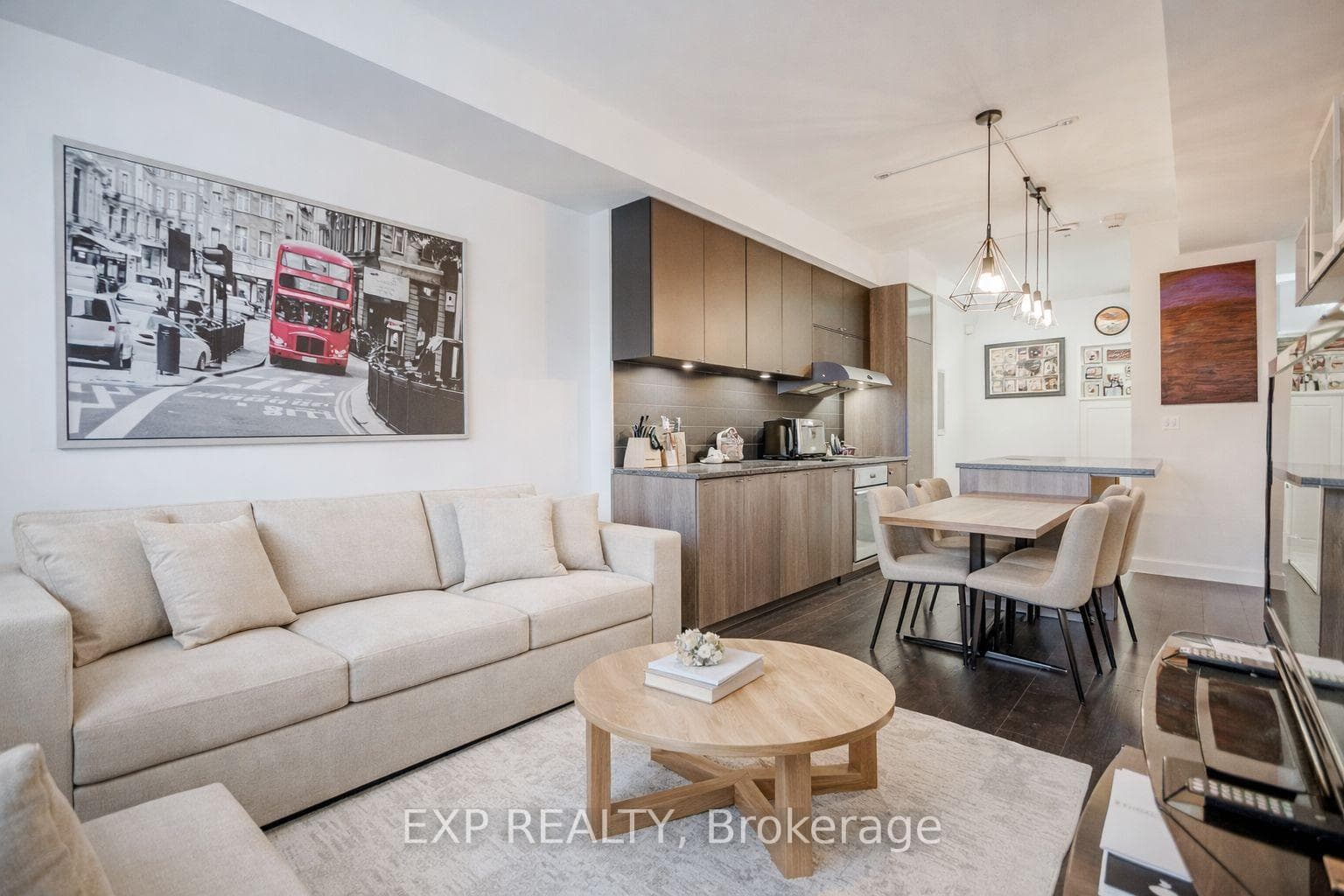 223 St Clair Avenue Unit 209, Annex / Yorkville / Summerhill, ON M4V 1R3 - Photo 1