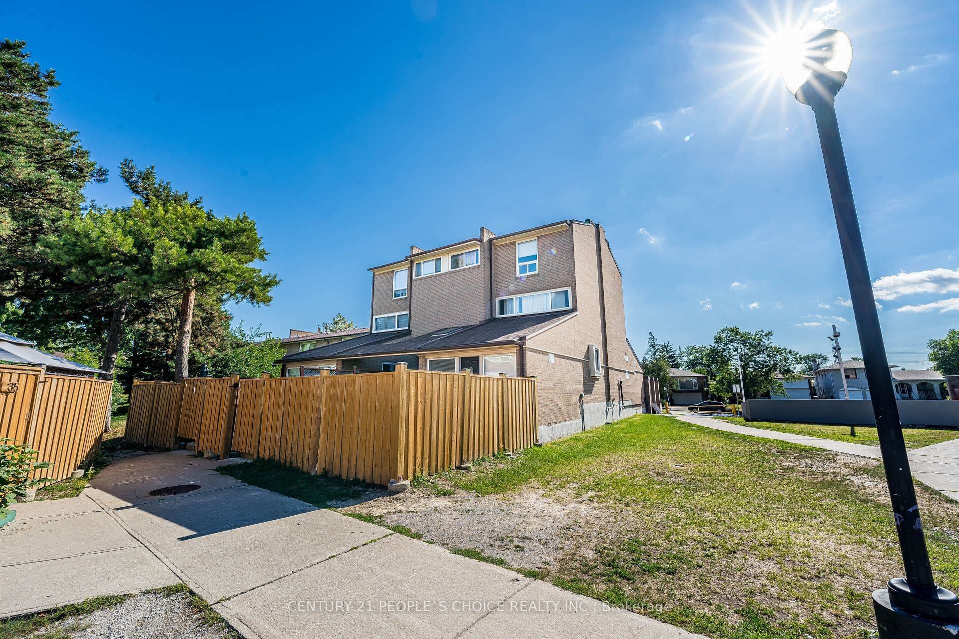 242 John Garland Boulevard Unit 2, Etobicoke (West Mall / Rexdale), ON M9V 1N8 - Photo 1
