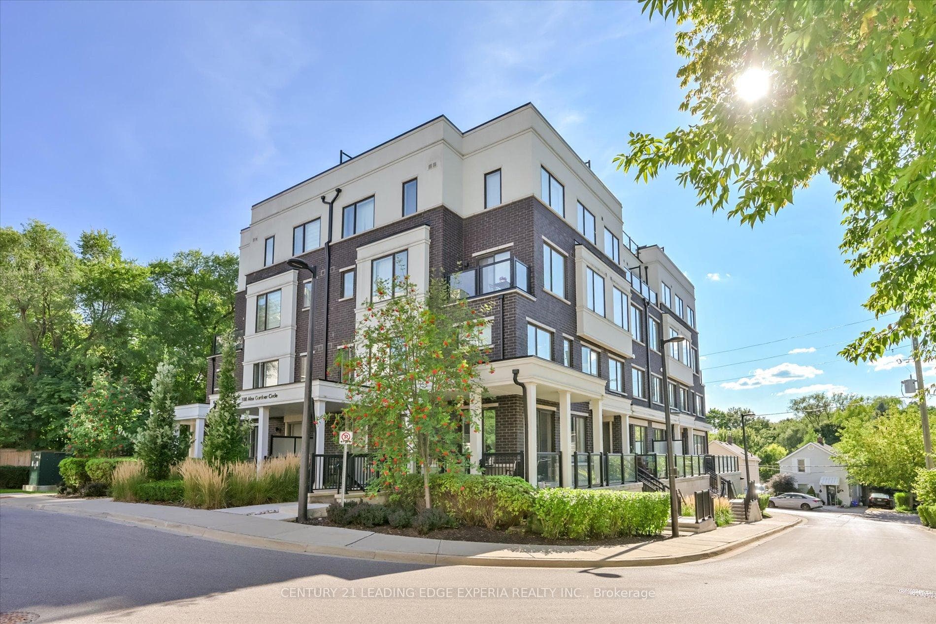 100 Alex Gardner Circle Unit 2, Aurora, ON L4G 3G5 - Photo 1