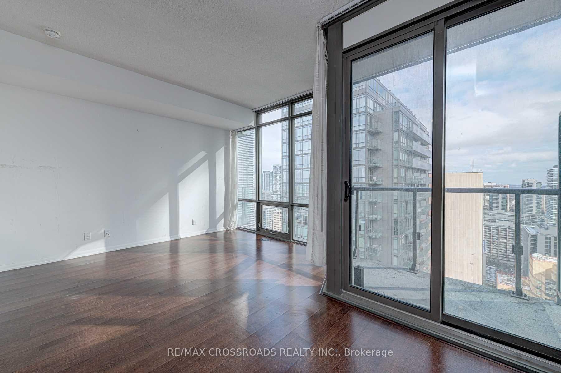 832 Bay Street Unit 3007, Downtown Toronto / Waterfront, ON M5S 1Z6 - Photo 1