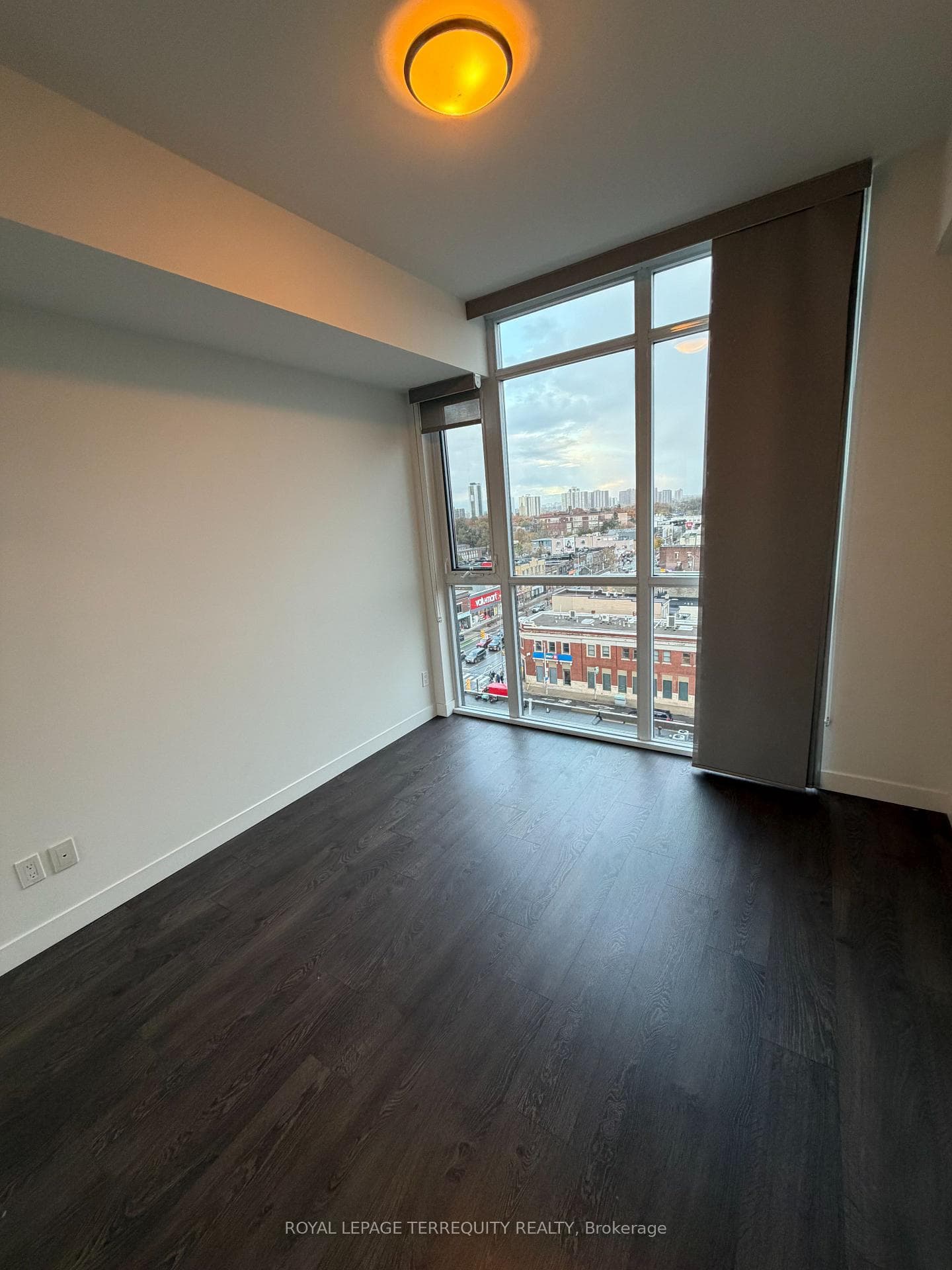 2055 Danforth Avenue Unit 910, The Beaches / Upper Beaches, ON M4C 1J8 - Photo 1