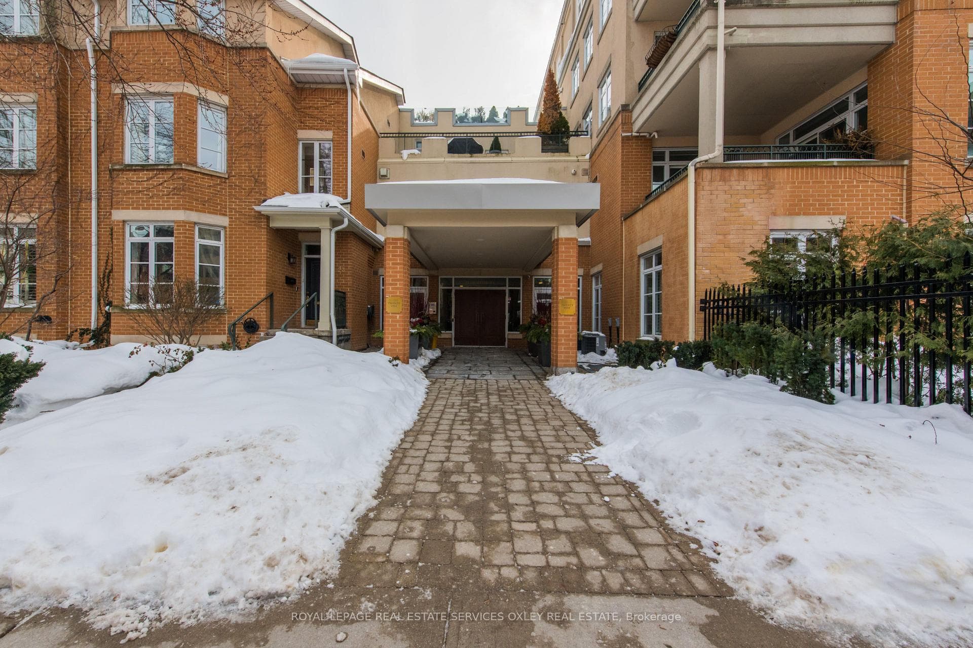 21 Shaftesbury Avenue Unit 401, Rosedale / Moore Park, ON M4T 3B4 - Photo 1
