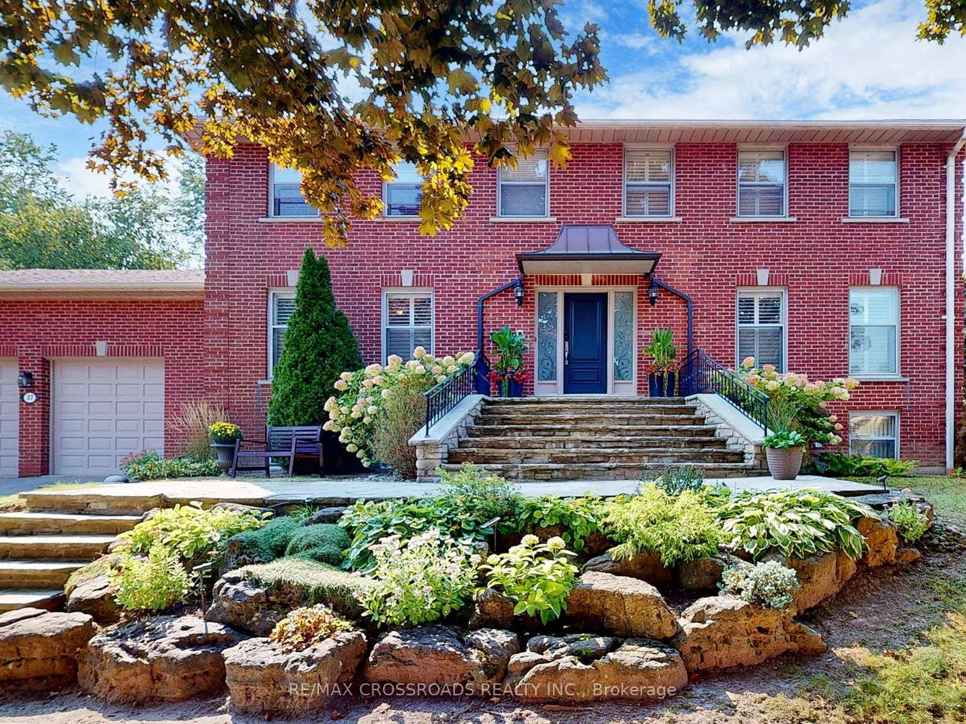37 Bobwhite Crescent, Bridle Path / York Mills / Hoggs Hollow, ON M2L 2E2 - Photo 1