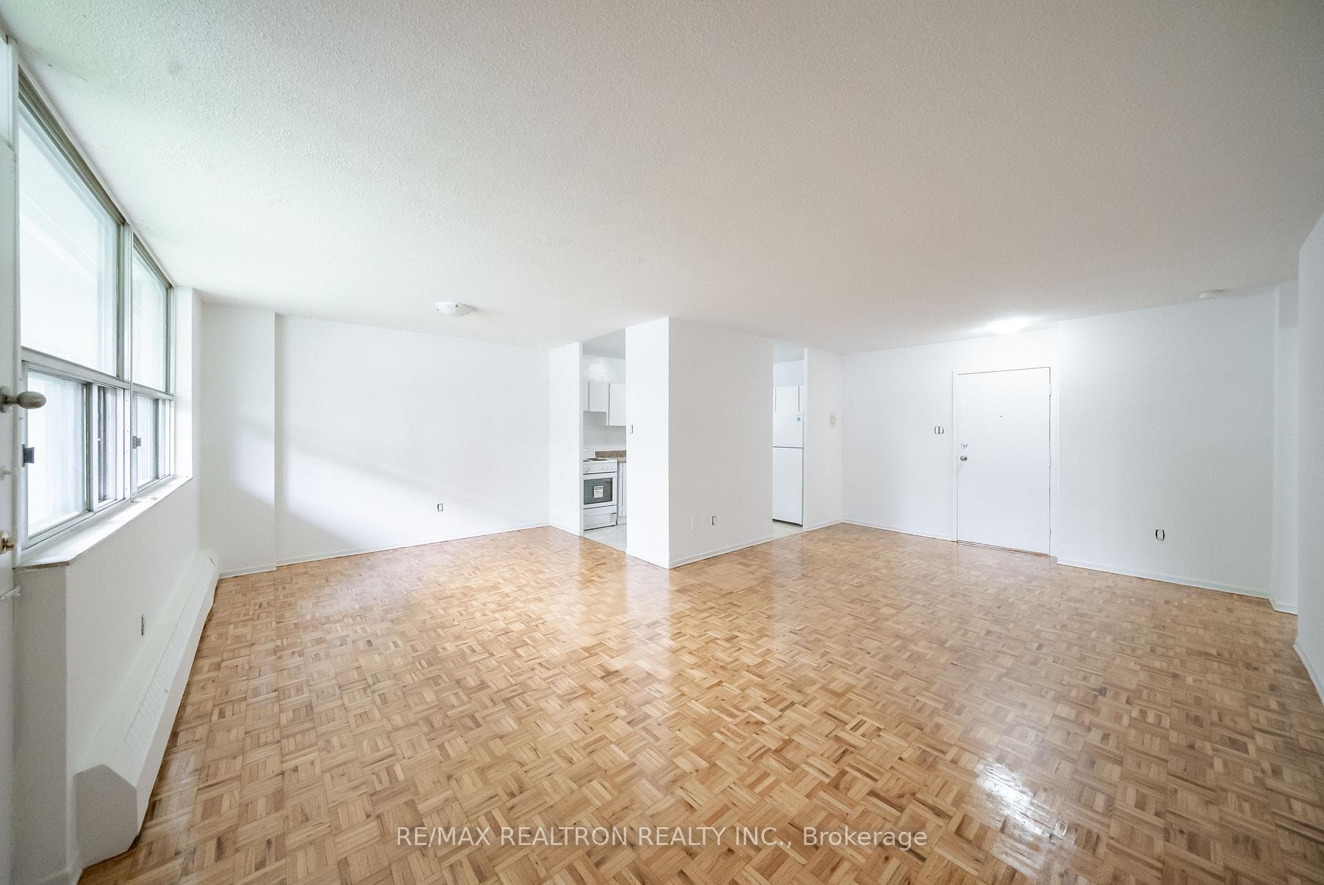5 Glamorgan Avenue Unit 610, Dorset Park / Kennedy Park, ON M1P 4P1 - Photo 1