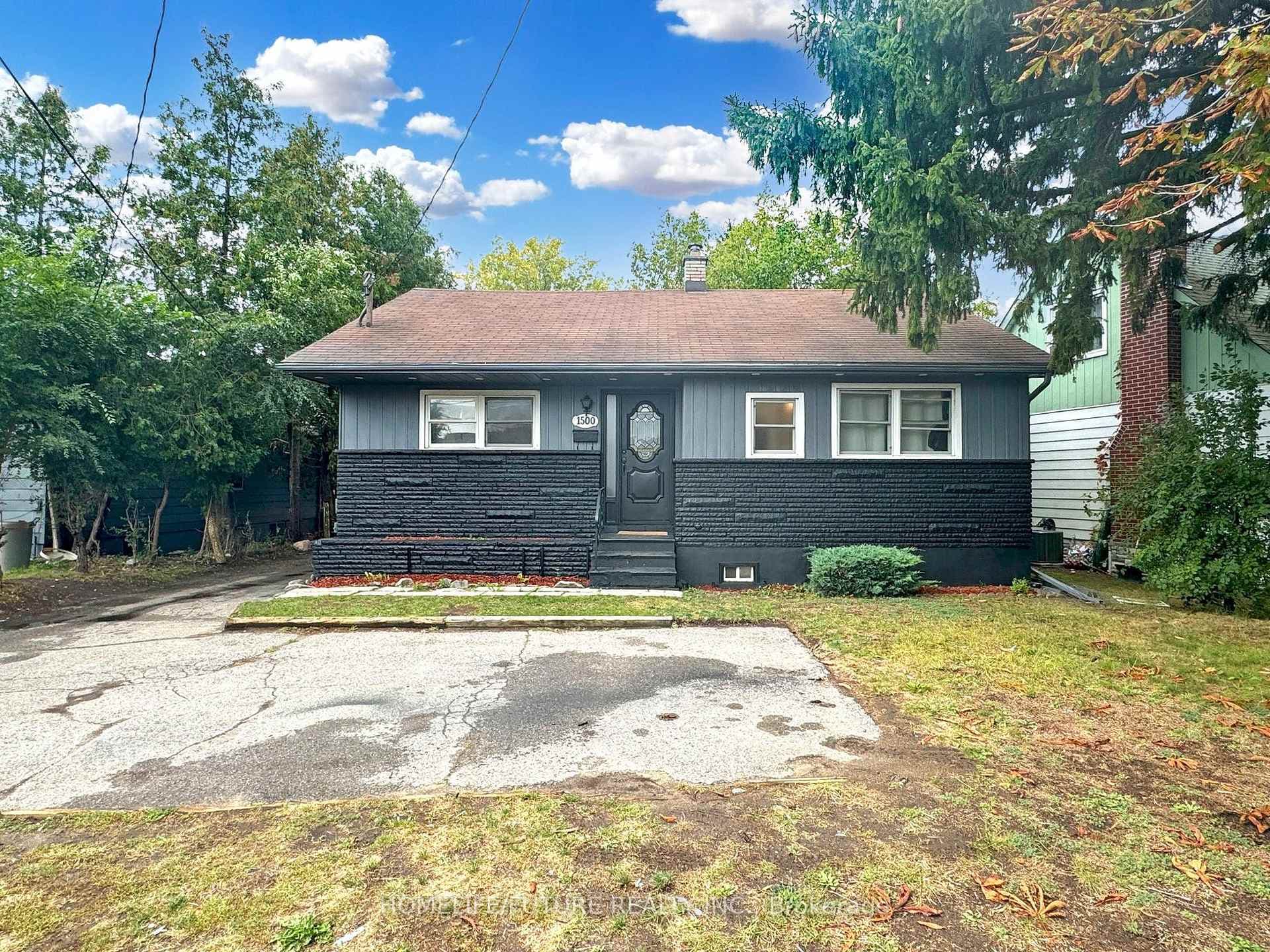 1500 Simcoe Street, Oshawa, ON L1G 4X7 - Photo 1