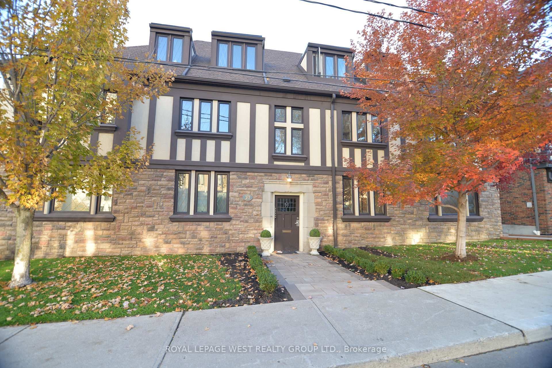 27 Mossom Road, Toronto W01