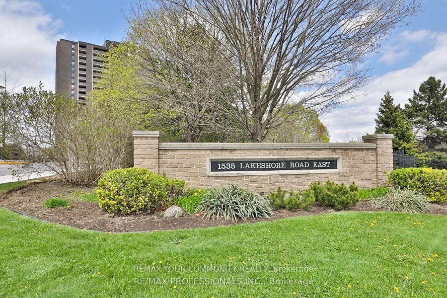 1535 Lakeshore Road Unit 205, Mississauga, ON L5E 3E2 - Photo 1
