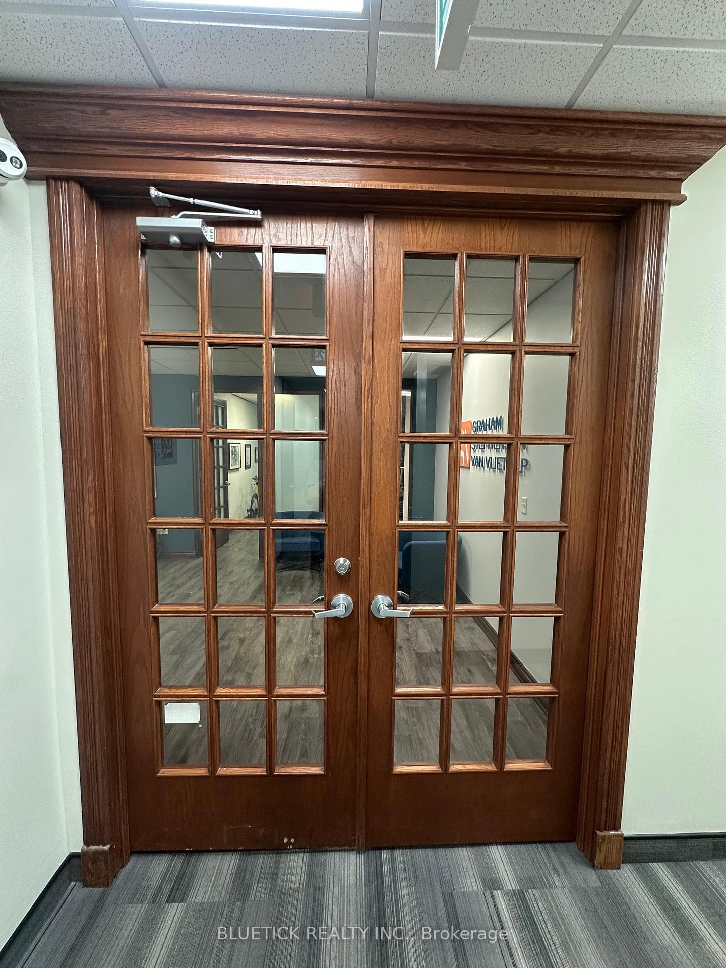5500 North Service Road Unit 807, Burlington