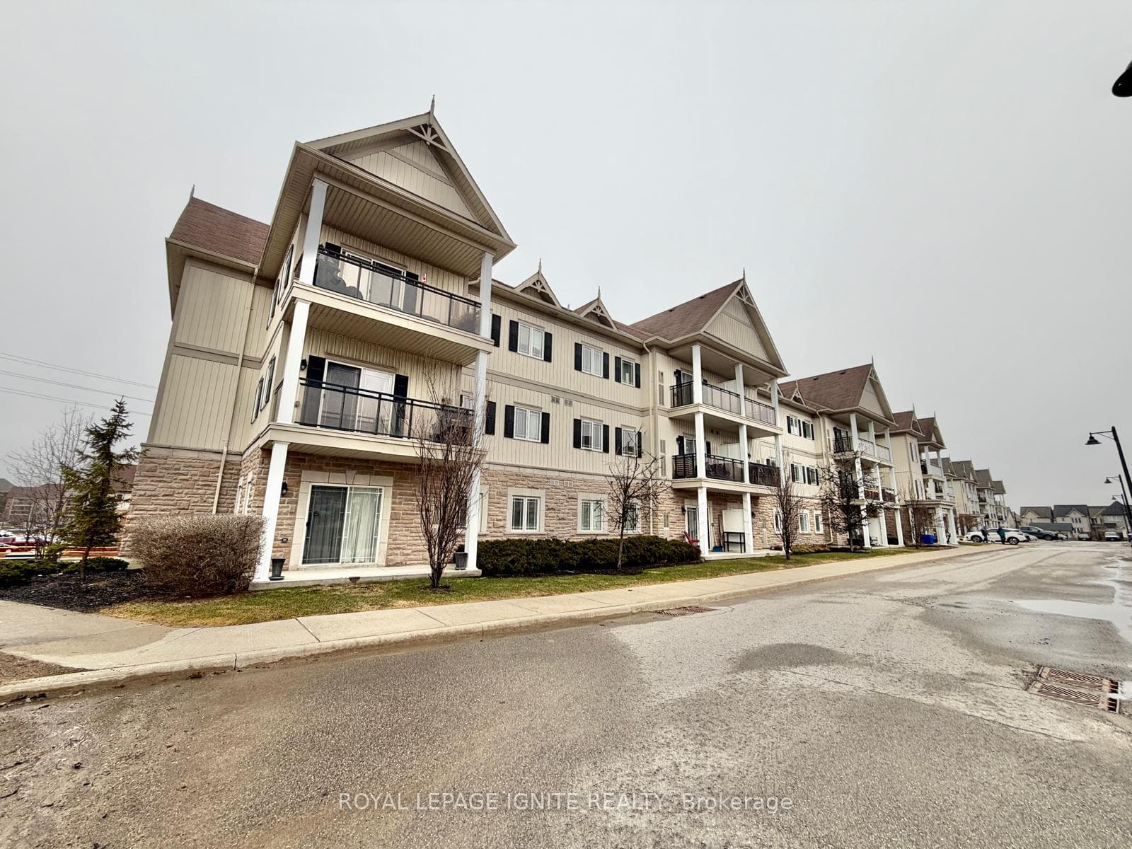 5 Sidney Lane Unit 211, Clarington, ON L1C 0N6 - Photo 1