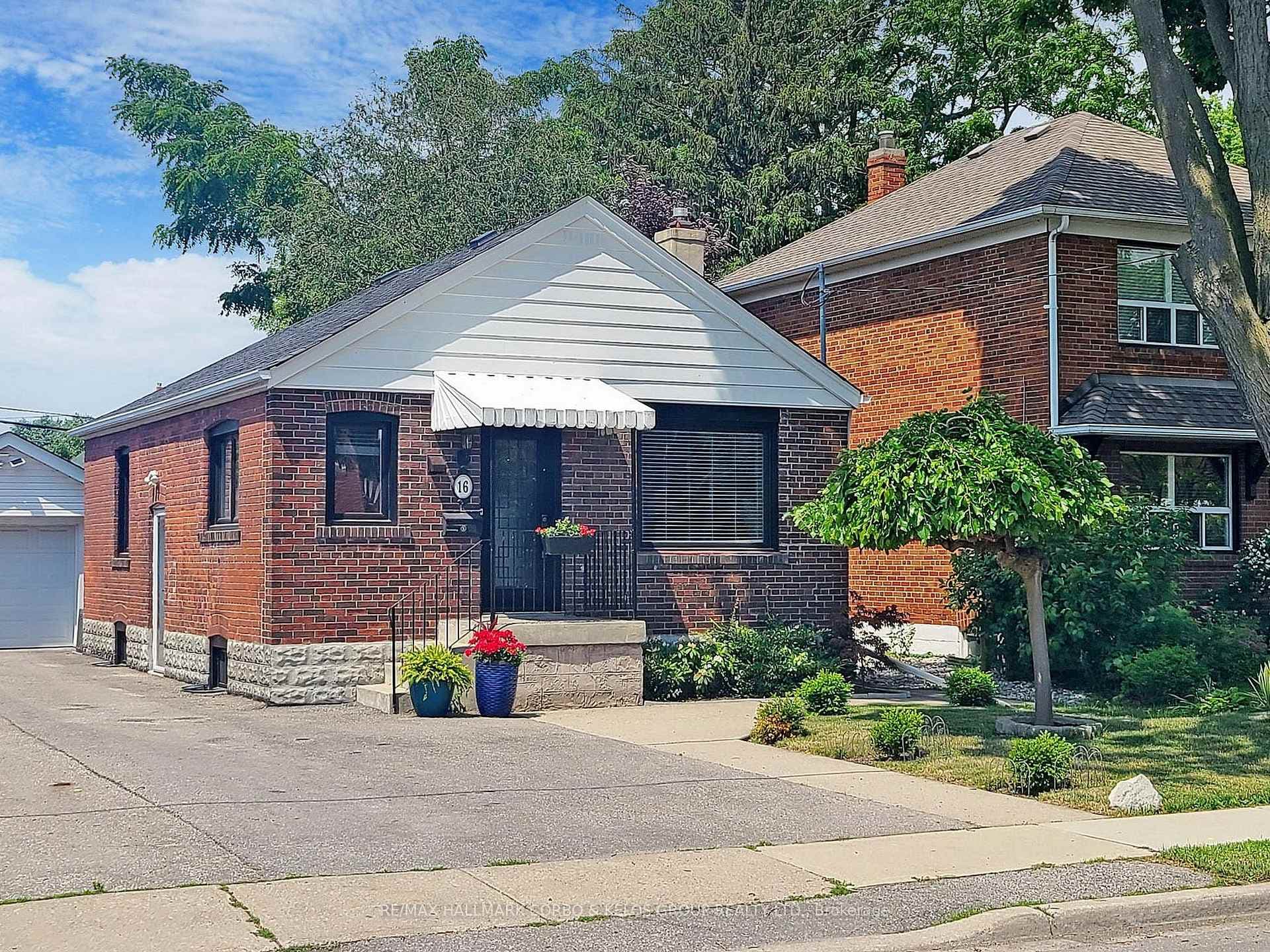 16 Nineteenth Street, Toronto W06