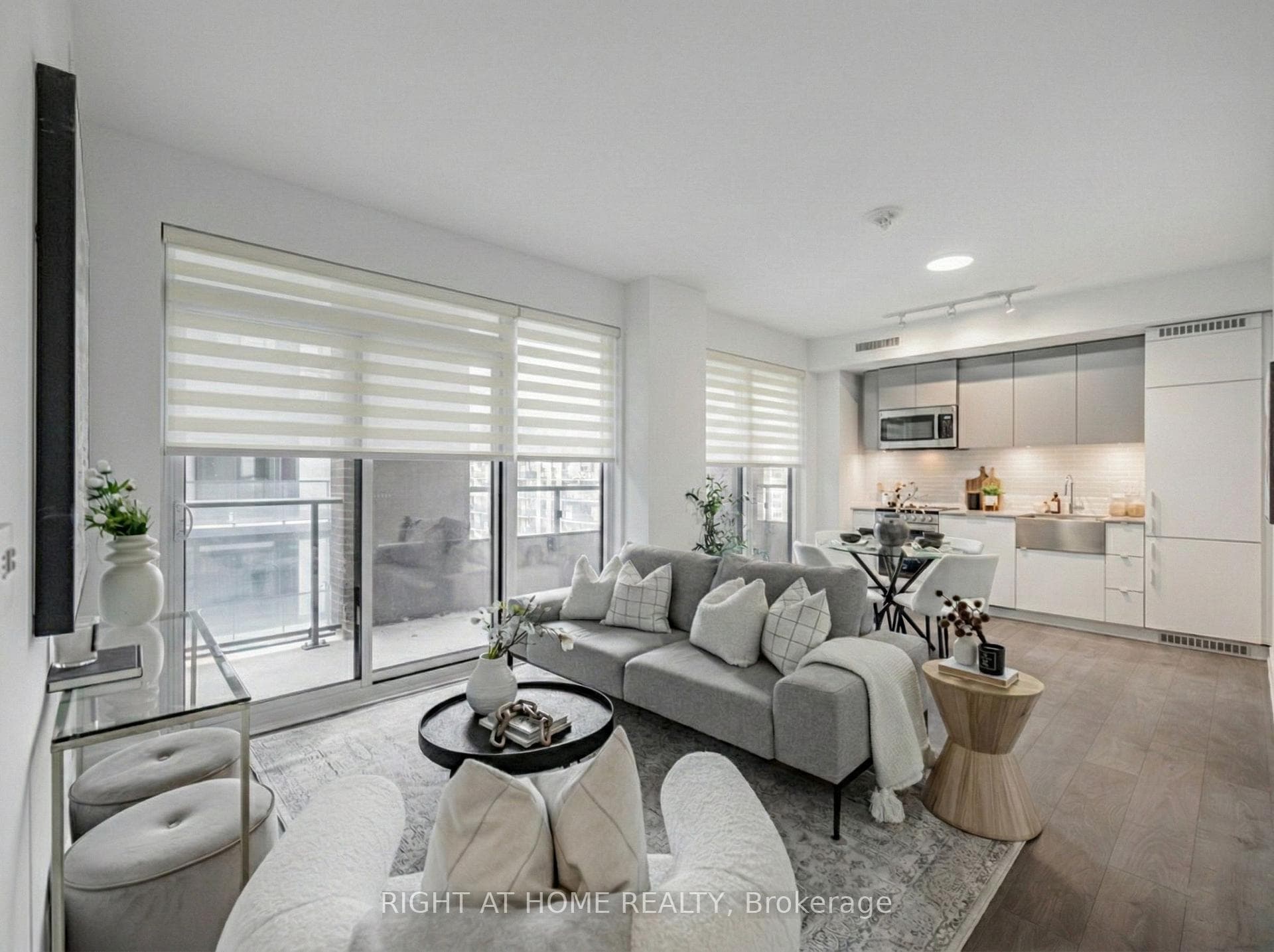 270 Dufferin Street Unit 815, High Park / Junction / Roncesvalles, ON M6K 0H8 - Photo 1