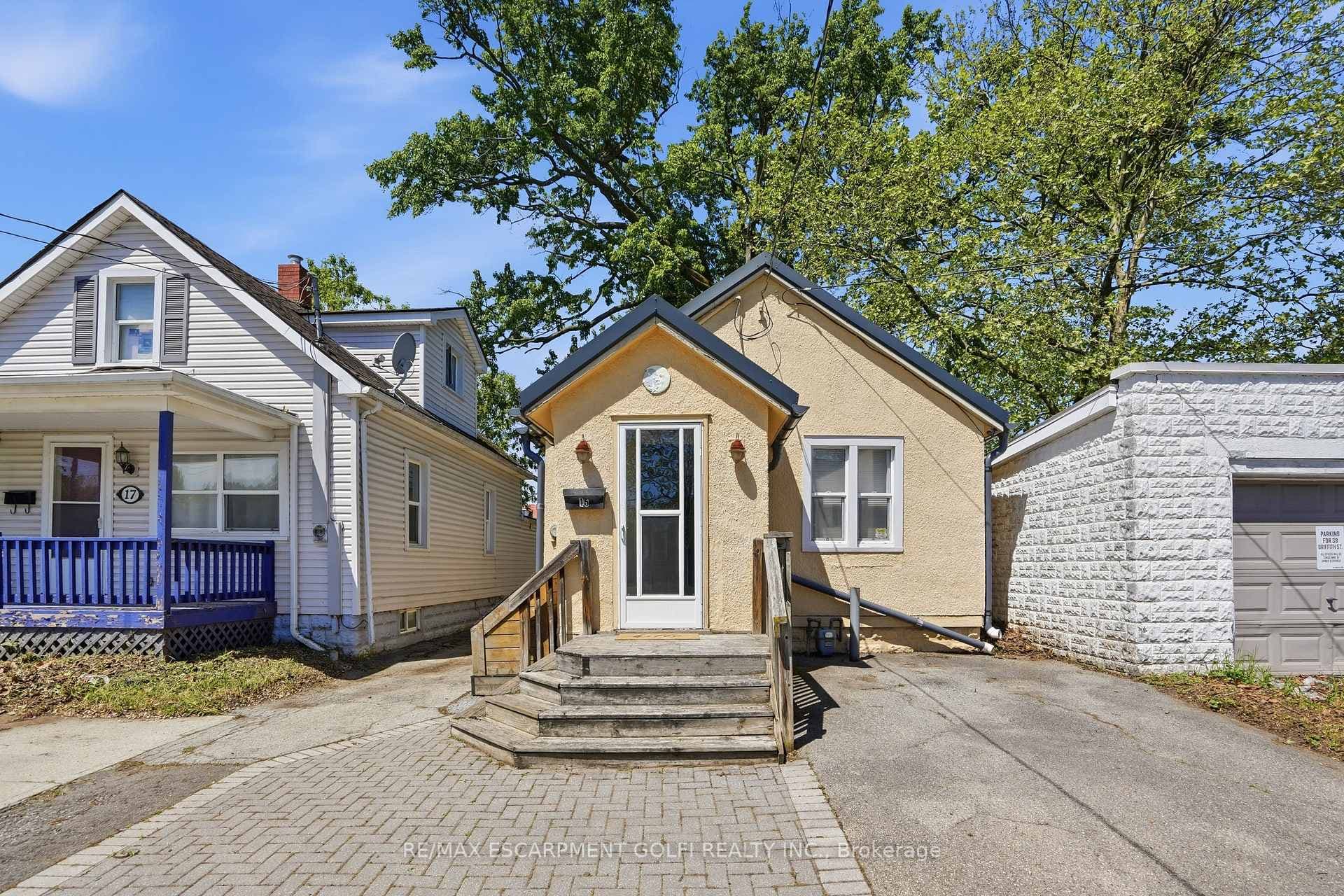 15 Kent Street, Welland, ON L3B 3G9 - Photo 1