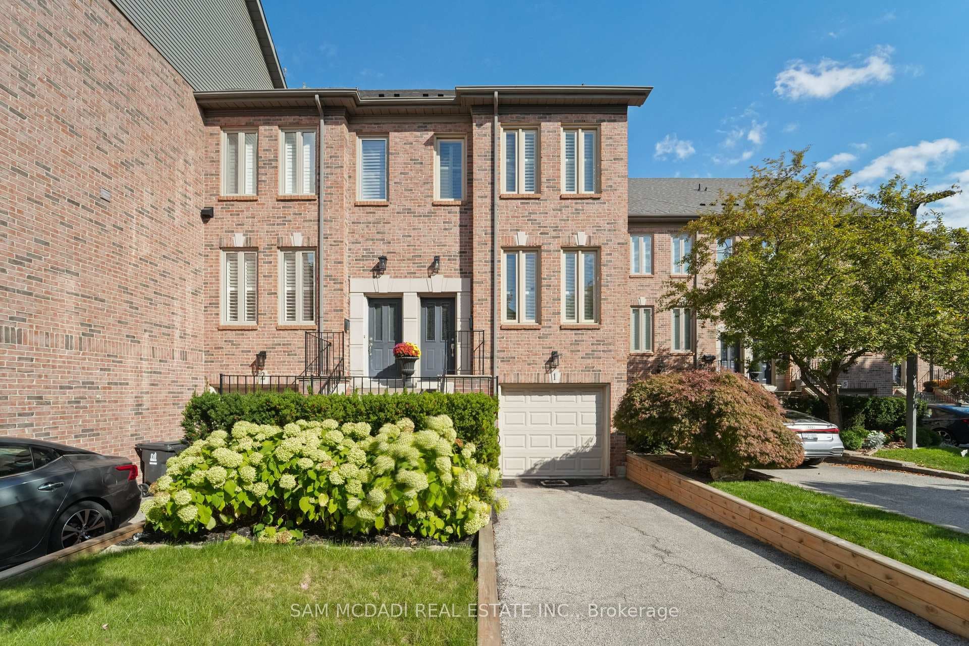195 Grand Avenue Unit 1, Toronto W07