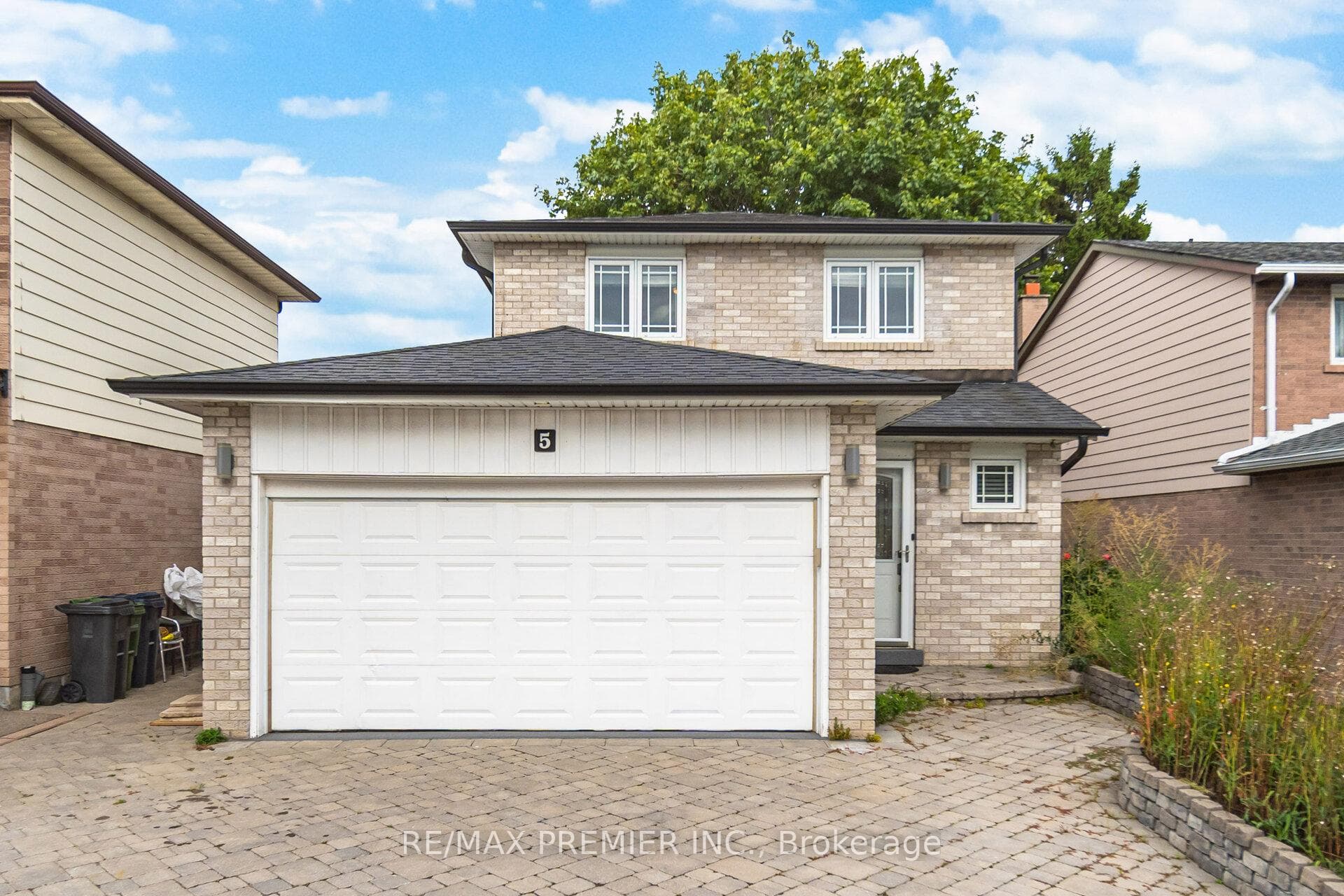 5 Magdalena Court, Etobicoke (West Mall / Rexdale), ON M9V 4S7 - Photo 1