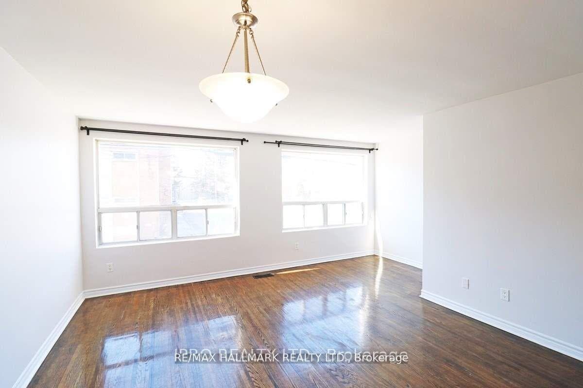 1237E Woodbine Avenue, Danforth / East York, ON M4C 4E5 - Photo 1