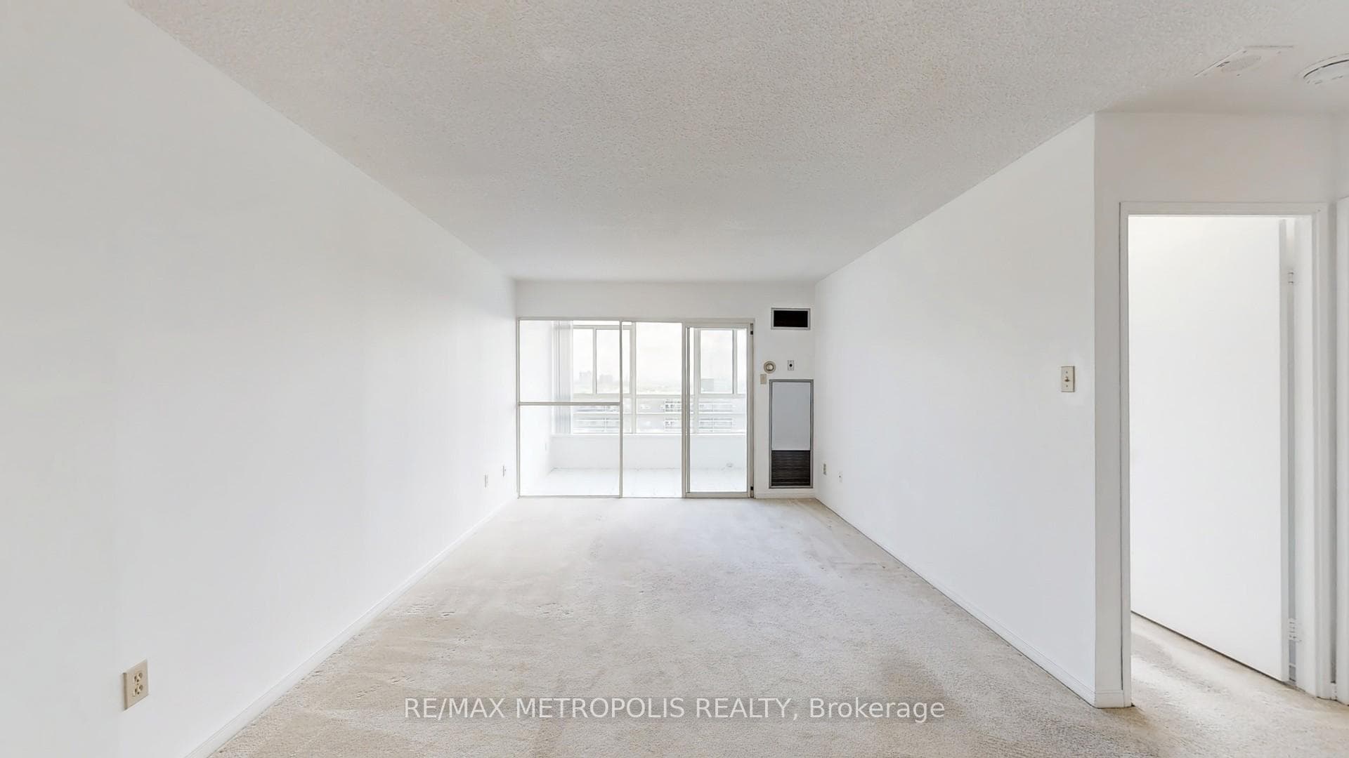 75 King Street Unit 1609, Mississauga, ON L5A 4G5 - Photo 1
