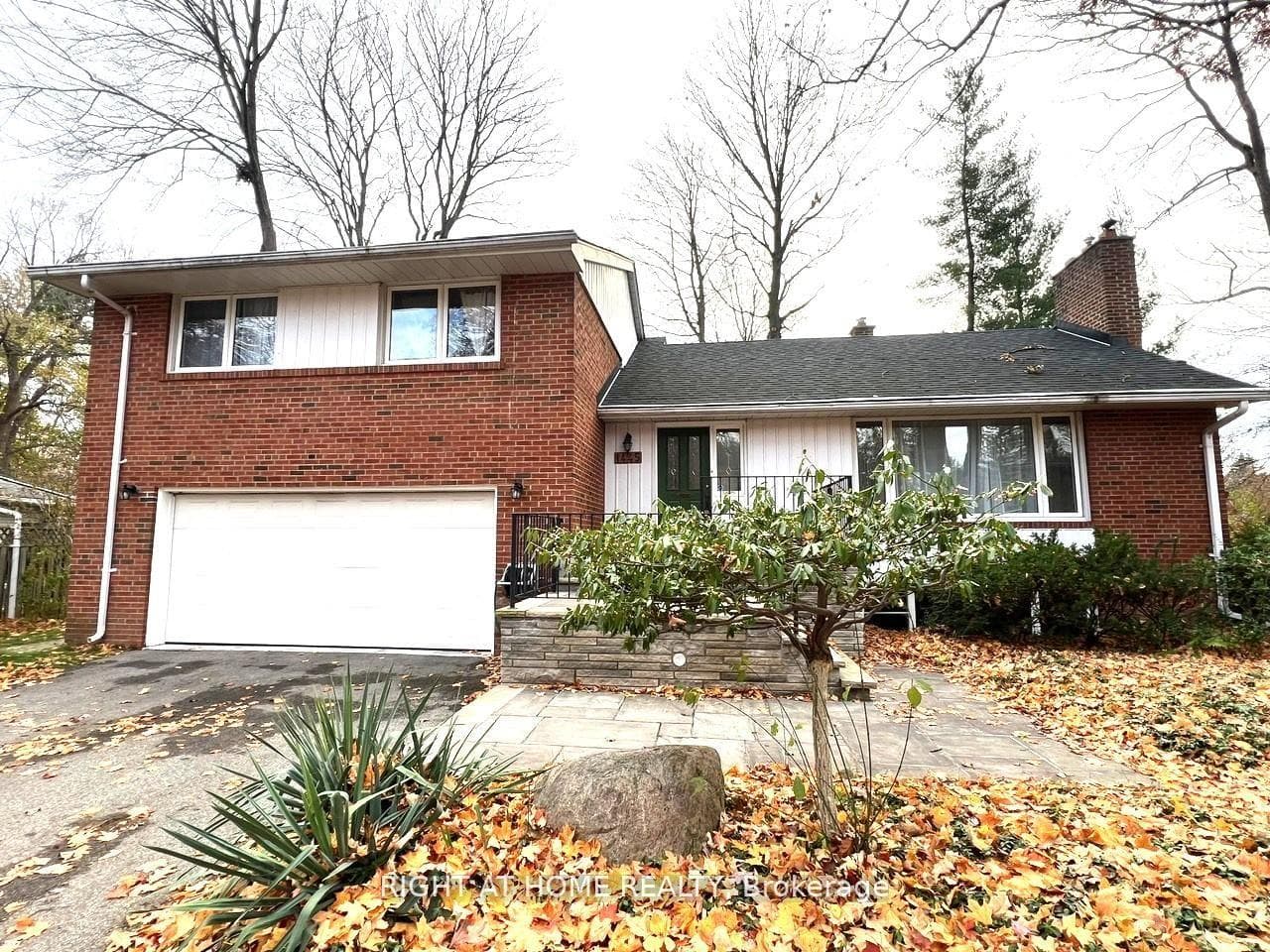 1445 Ryan Place, Mississauga, ON L5C 1J7 - Photo 1