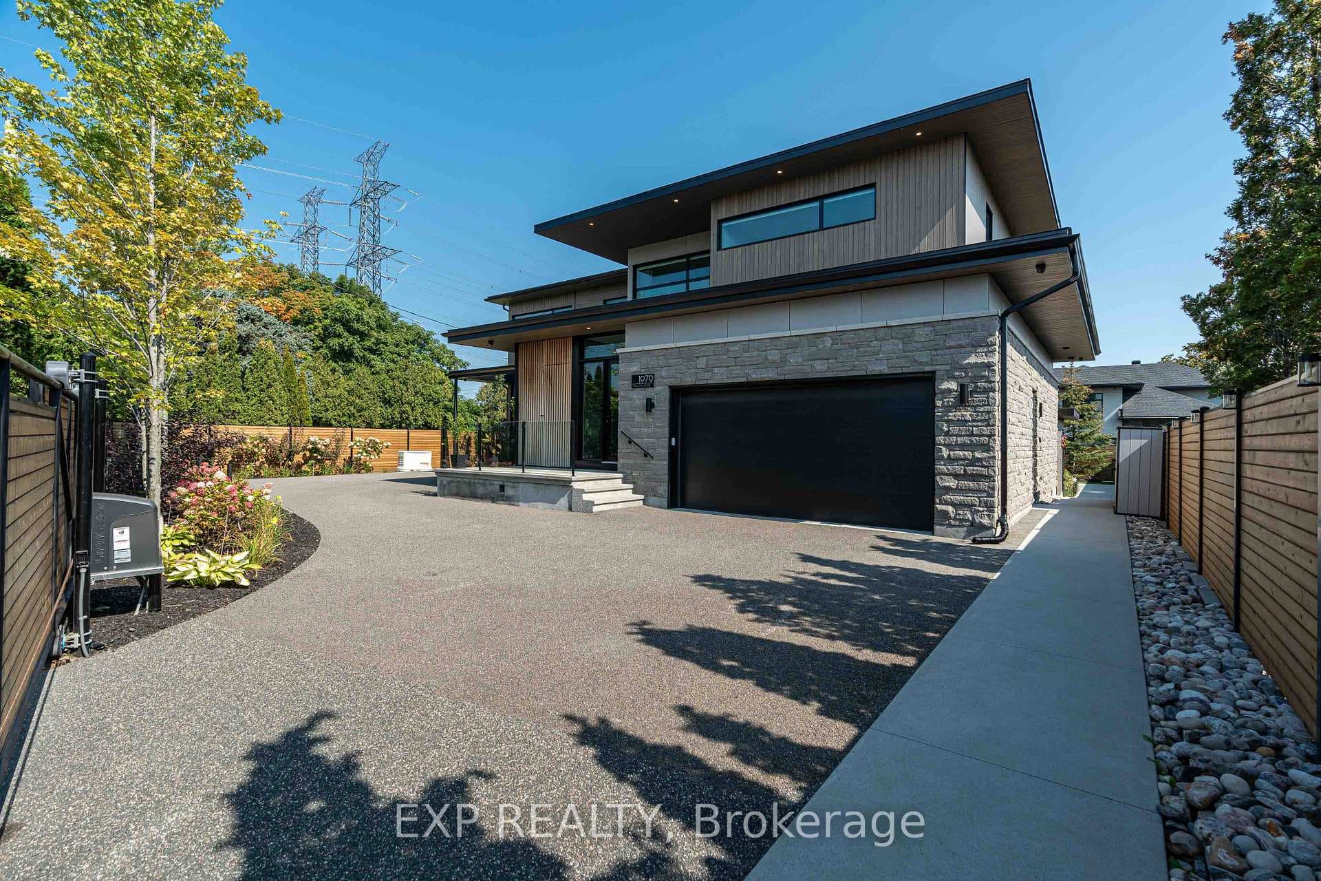 1979 Prince Of Wales Drive, Cityview - Parkwoods Hills - Rideau Shore, ON K2C 3J7 - Photo 1