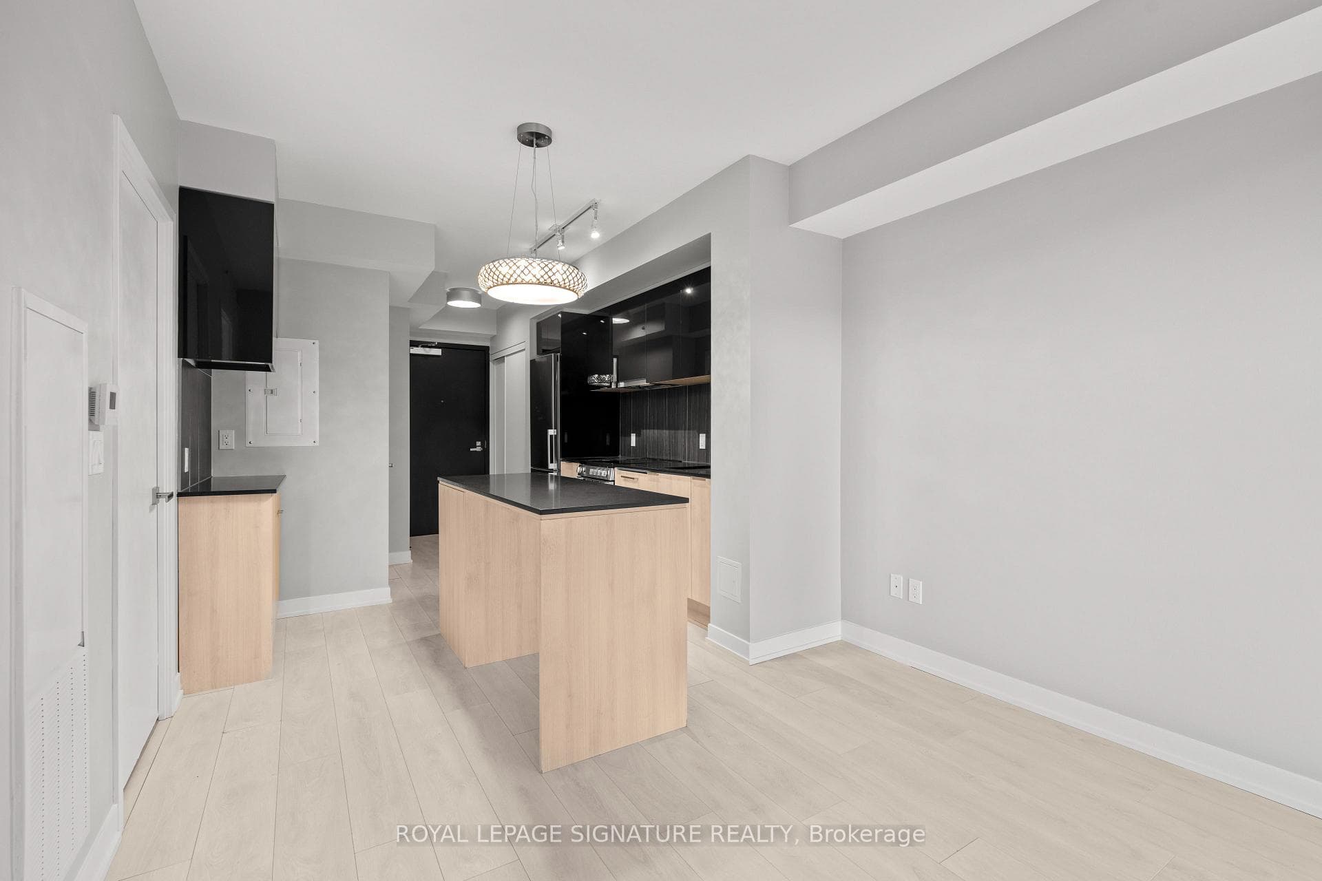 31 Tippett Road Unit 341, North York (Bathurst Manor / Clanton Park), ON M3H 0C8 - Photo 1