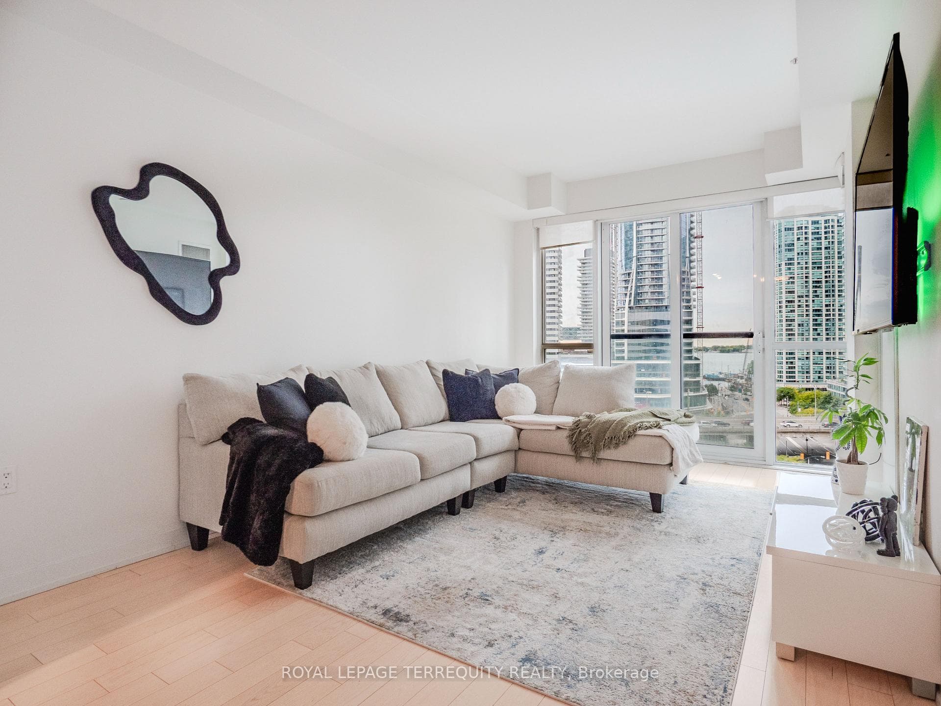 1 The Esplanade N/A Unit 1009, Regent Park / Cabbagetown / St. James Town, ON M5E 0A8 - Photo 1