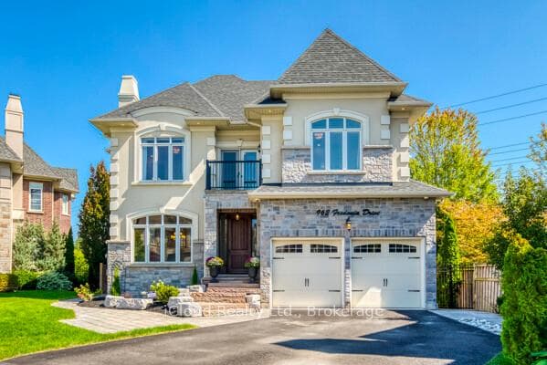 962 Fredonia Drive, Mississauga, ON L5C 2W4 - Photo 1