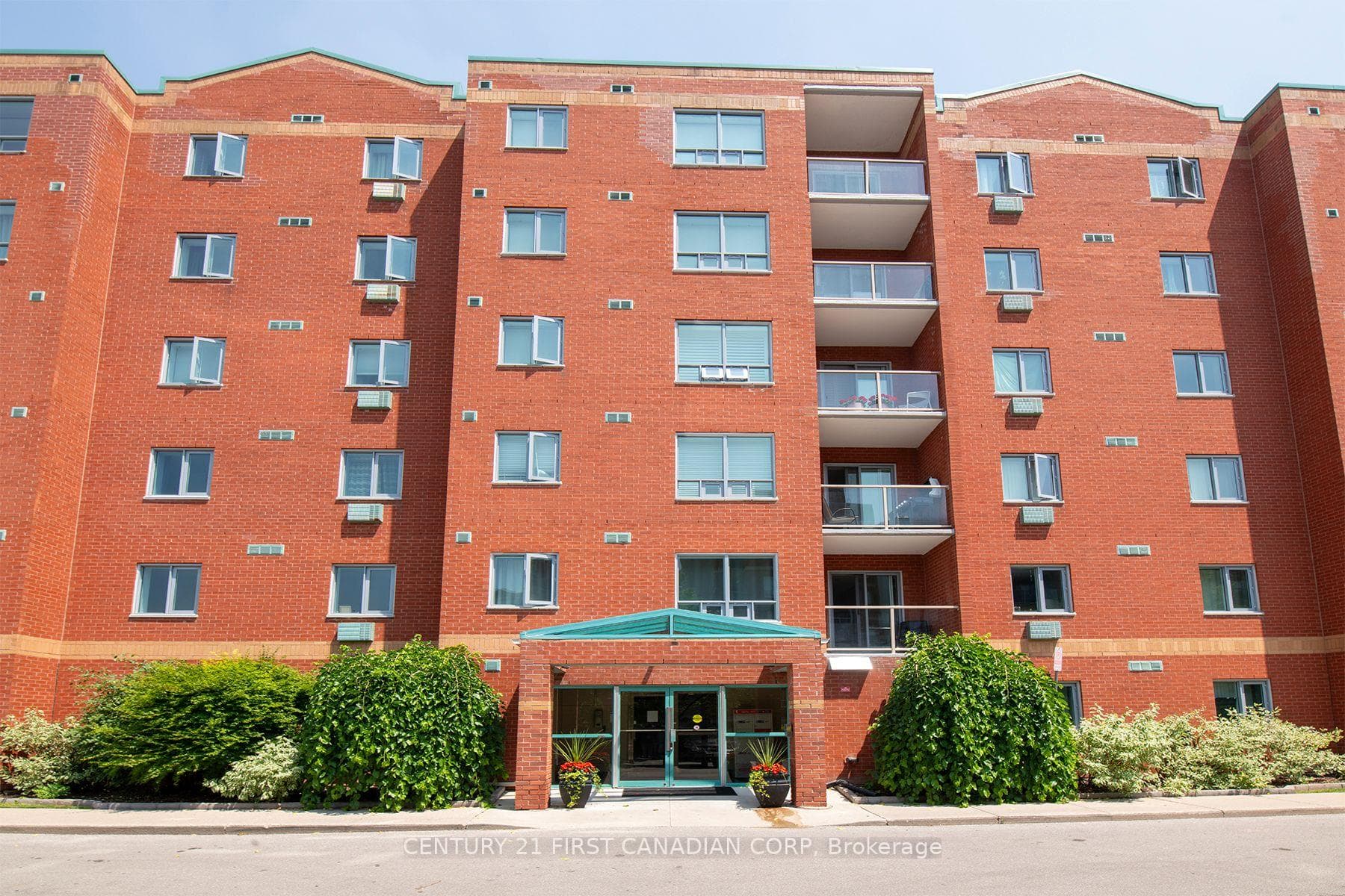 77 Baseline Road Unit 405, London South, ON N6J 1V5 - Photo 1