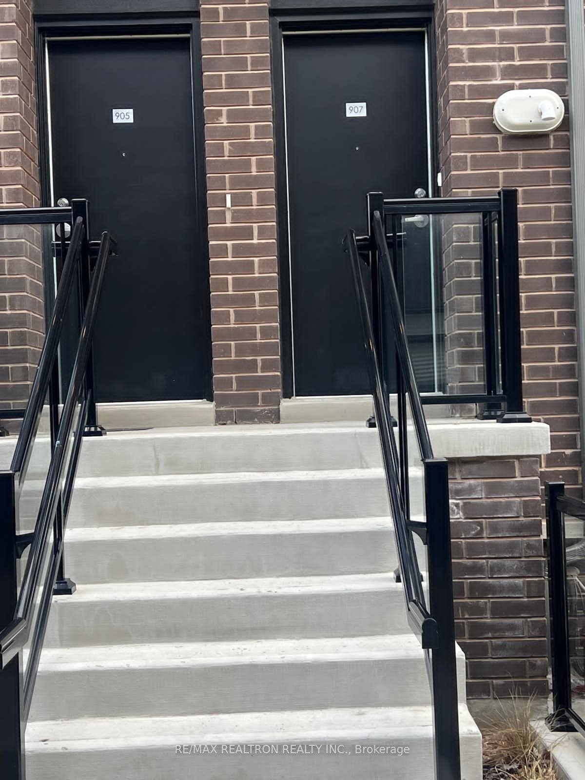 1695 DERSAN Street Unit 907, Pickering, ON L1X 0S9 - Photo 1