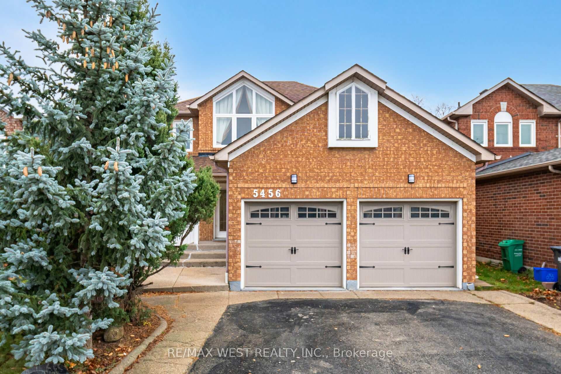 5456 Whitehorn Avenue Unit Main, Mississauga, ON L5V 1V5 - Photo 1