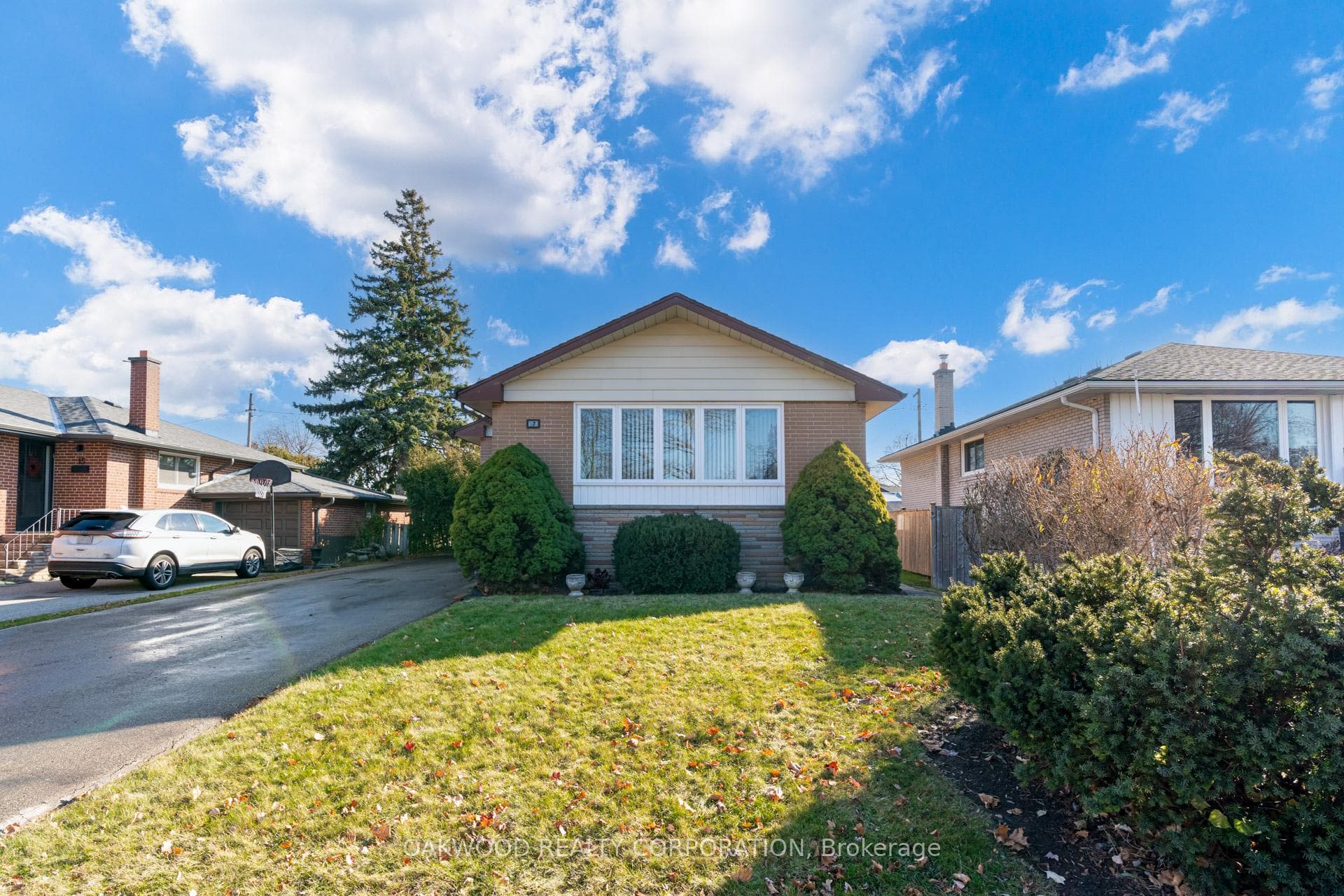 17 Learmont Drive, Etobicoke (Kingsview Village / Humber Heights), ON M9R 2E6 - Photo 1