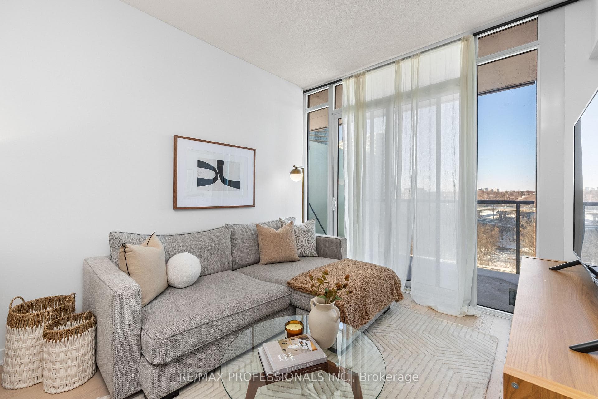 88 Park Lawn Road Unit 712, Liberty Village / Parkdale / South Parkdale, ON M8Y 0B5 - Photo 1