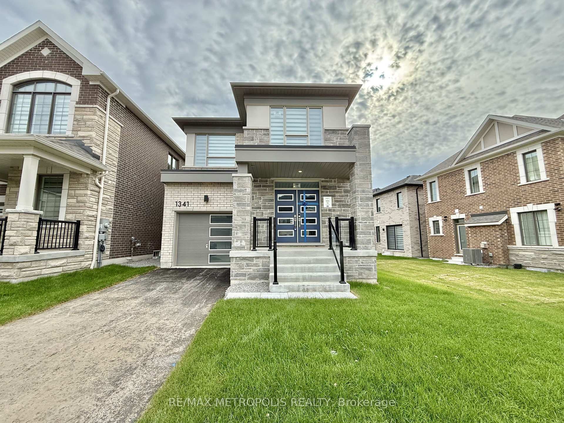 1341 Glamorgan Manor, Pickering, ON L1X 0N1 - Photo 1