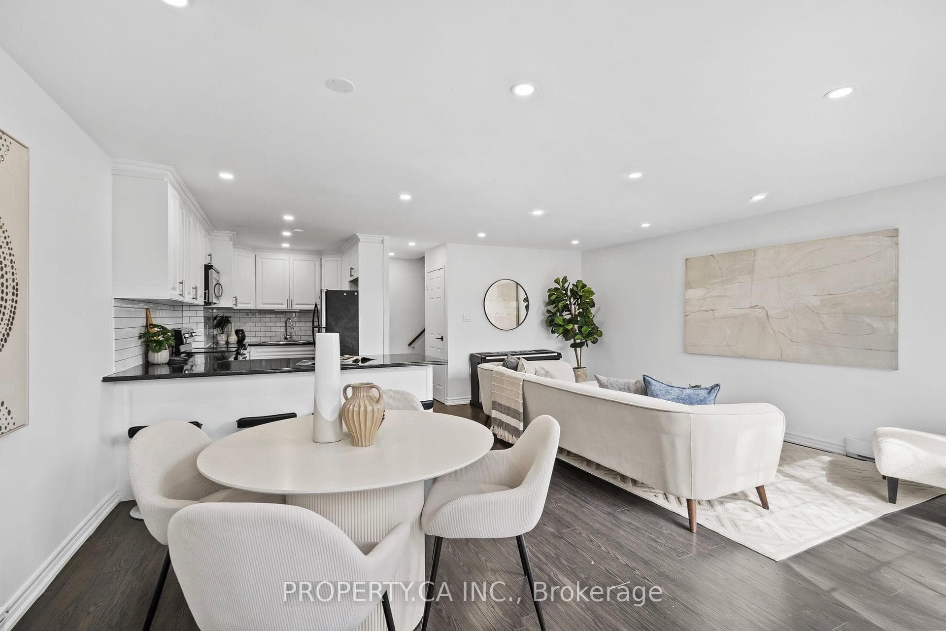 1055 Dundas Street Unit 179, Mississauga, ON L4Y 3X6 - Photo 1