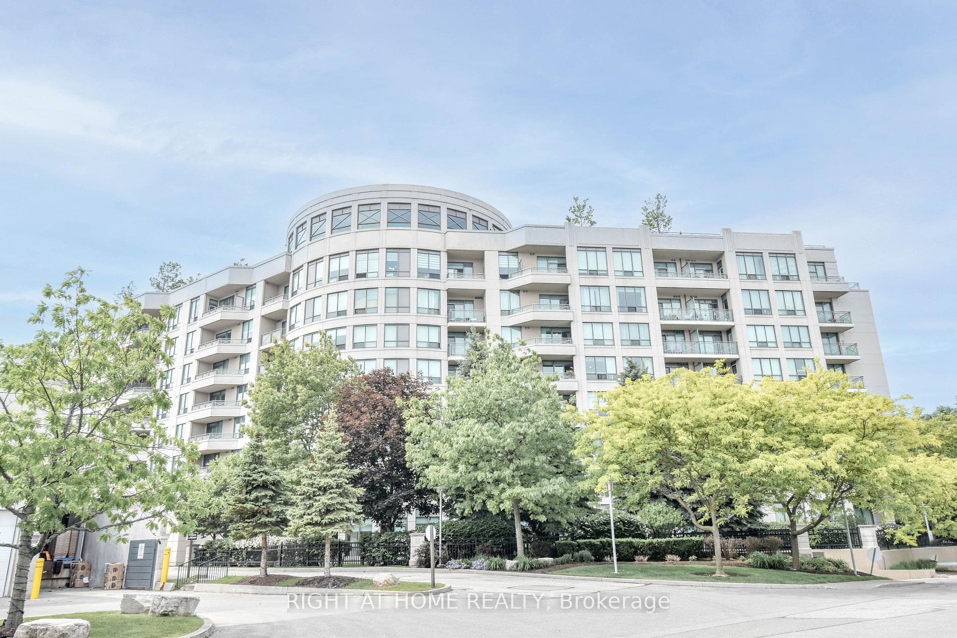 205 The Donway W N/A Unit 702, Don Mills / Parkwoods / Victoria Village, ON M3B 3S5 - Photo 1