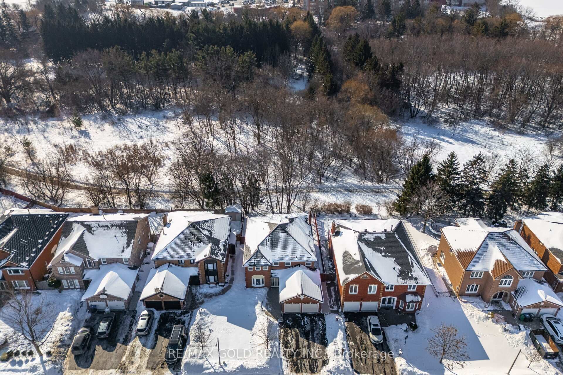 6 New London Court, Brampton, ON L6Y 4E4 - Photo 1