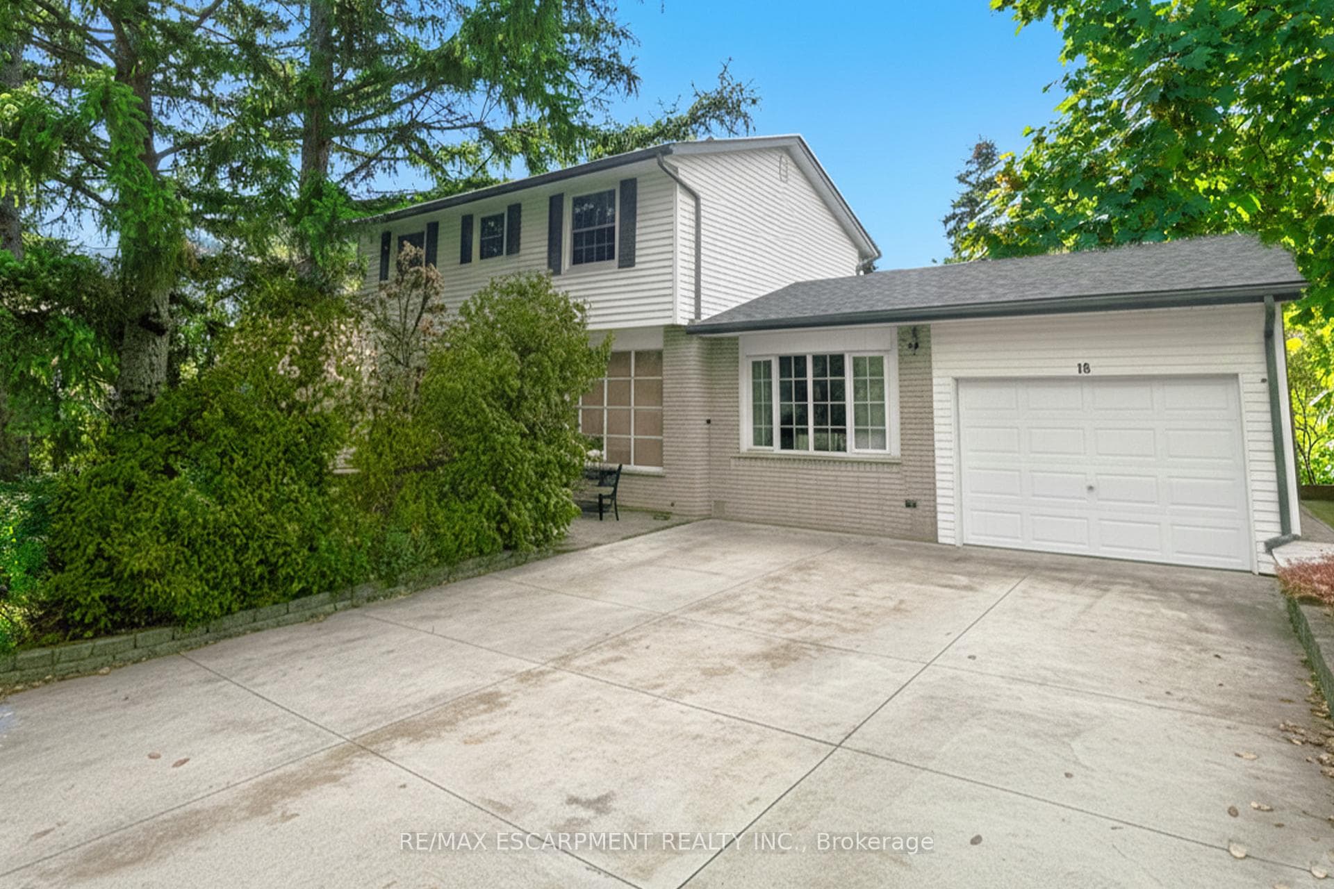 18 Jasper Drive, Hamilton, ON L8G 2S7 - Photo 1