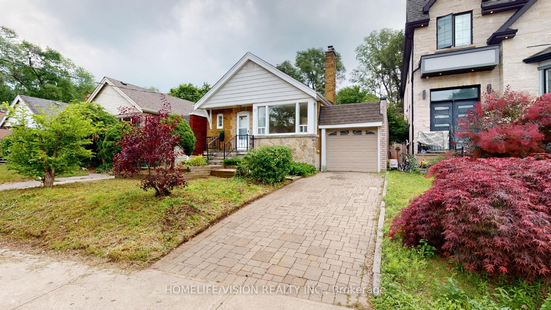 37 Davies Crescent, Danforth / East York, ON M4J 2X7 - Photo 1
