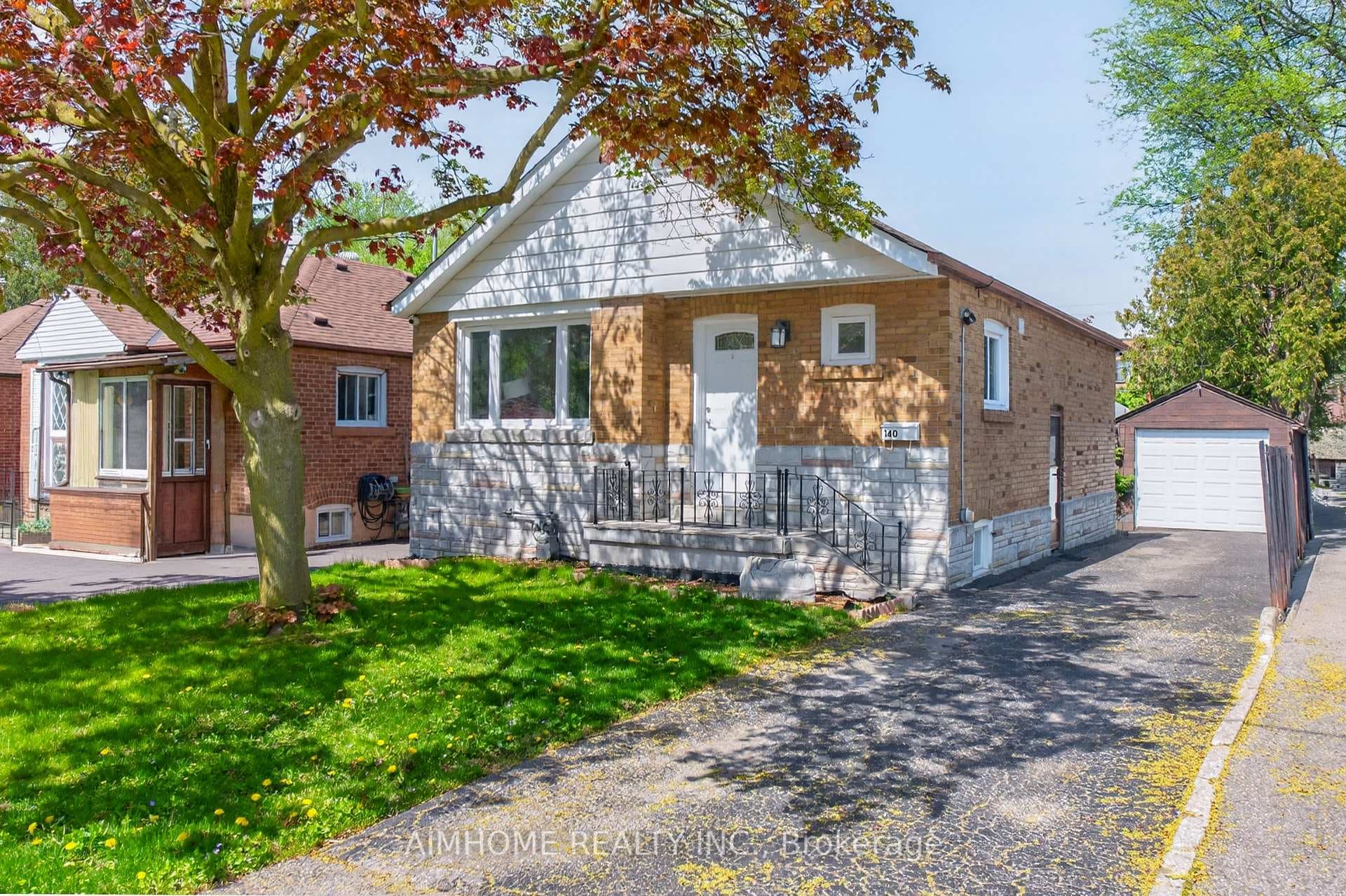 140 Meighen Avenue, Toronto E03