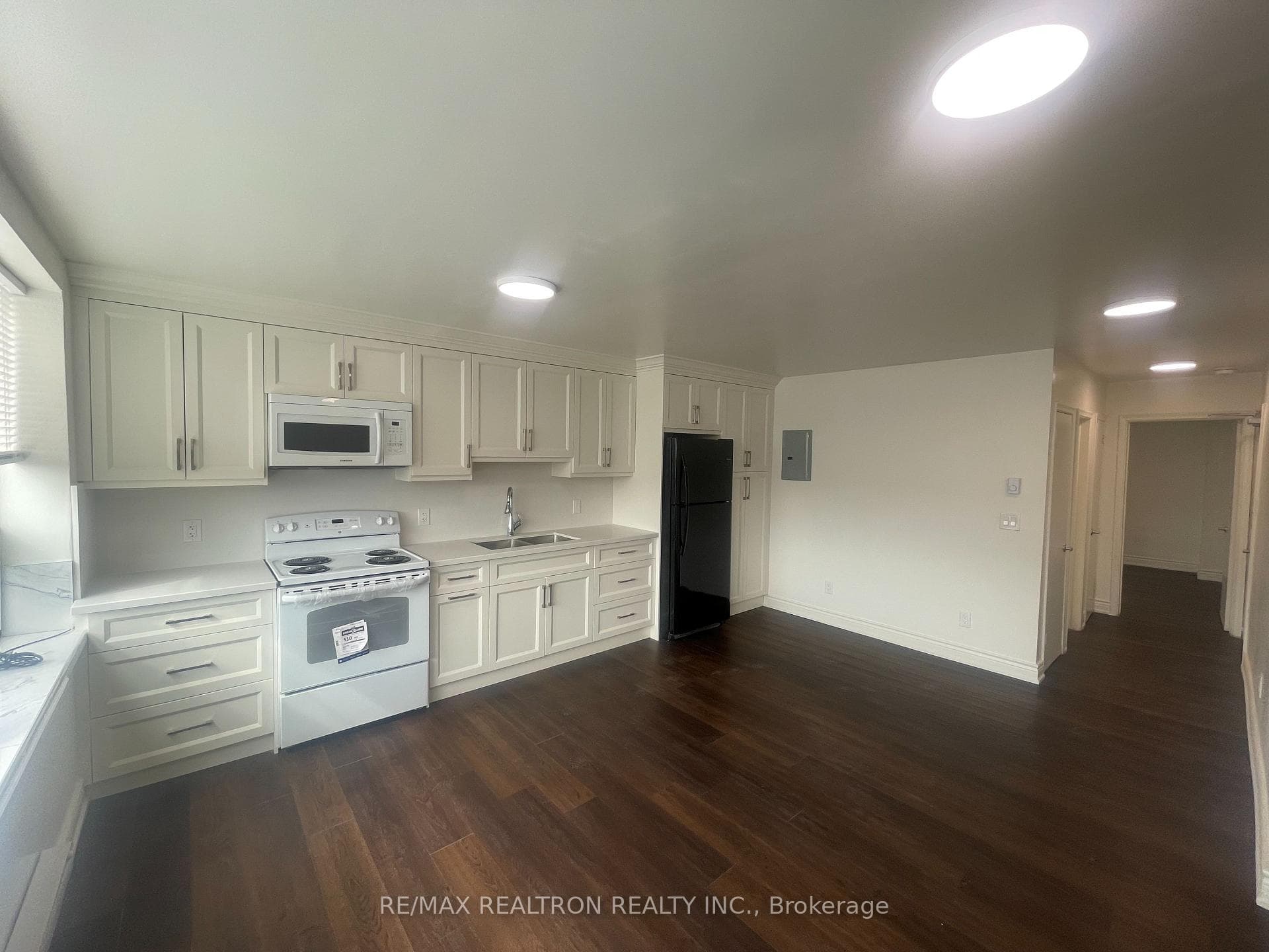 1985 Lawrence Avenue Unit 2, Dorset Park / Kennedy Park, ON M1R 2Z2 - Photo 1