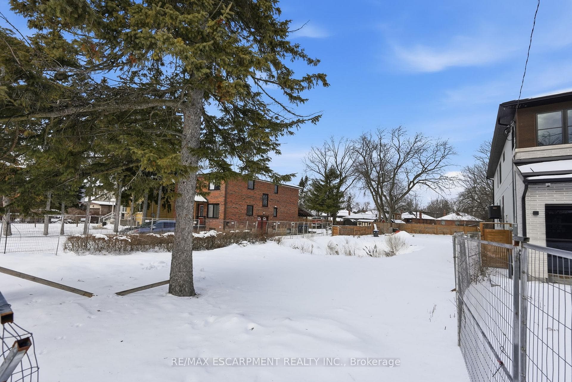19A Broadview Avenue, Mississauga, ON L5H 2S8 - Photo 1