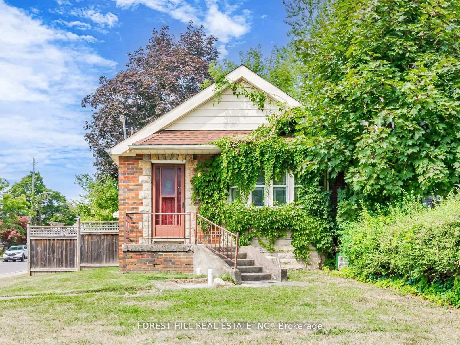 2 Esgore Drive, Lawrence Park / Bedford Park, ON M5M 3R1 - Photo 1