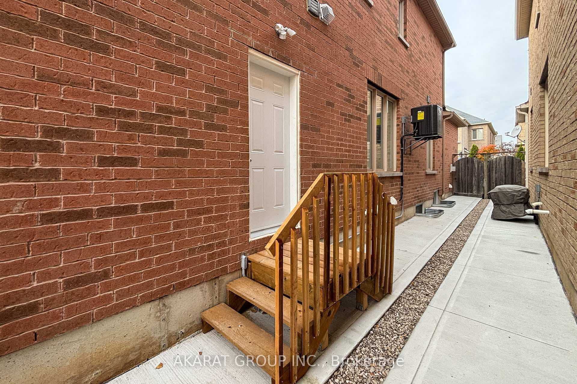 5463 Fudge Terrace Unit Basement Apt, Mississauga, ON L5M 0N1 - Photo 1