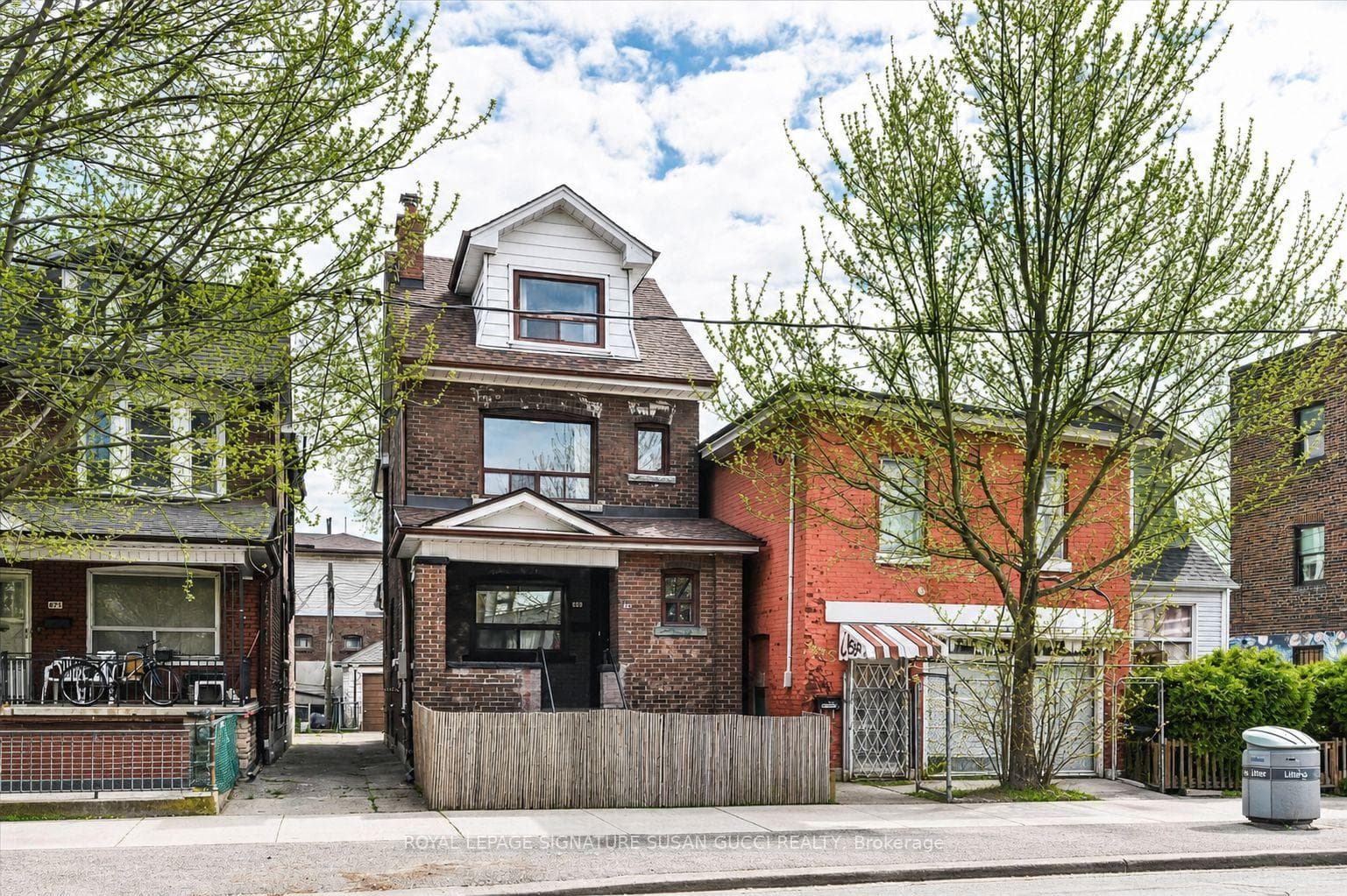 Detached 2.5 Storey