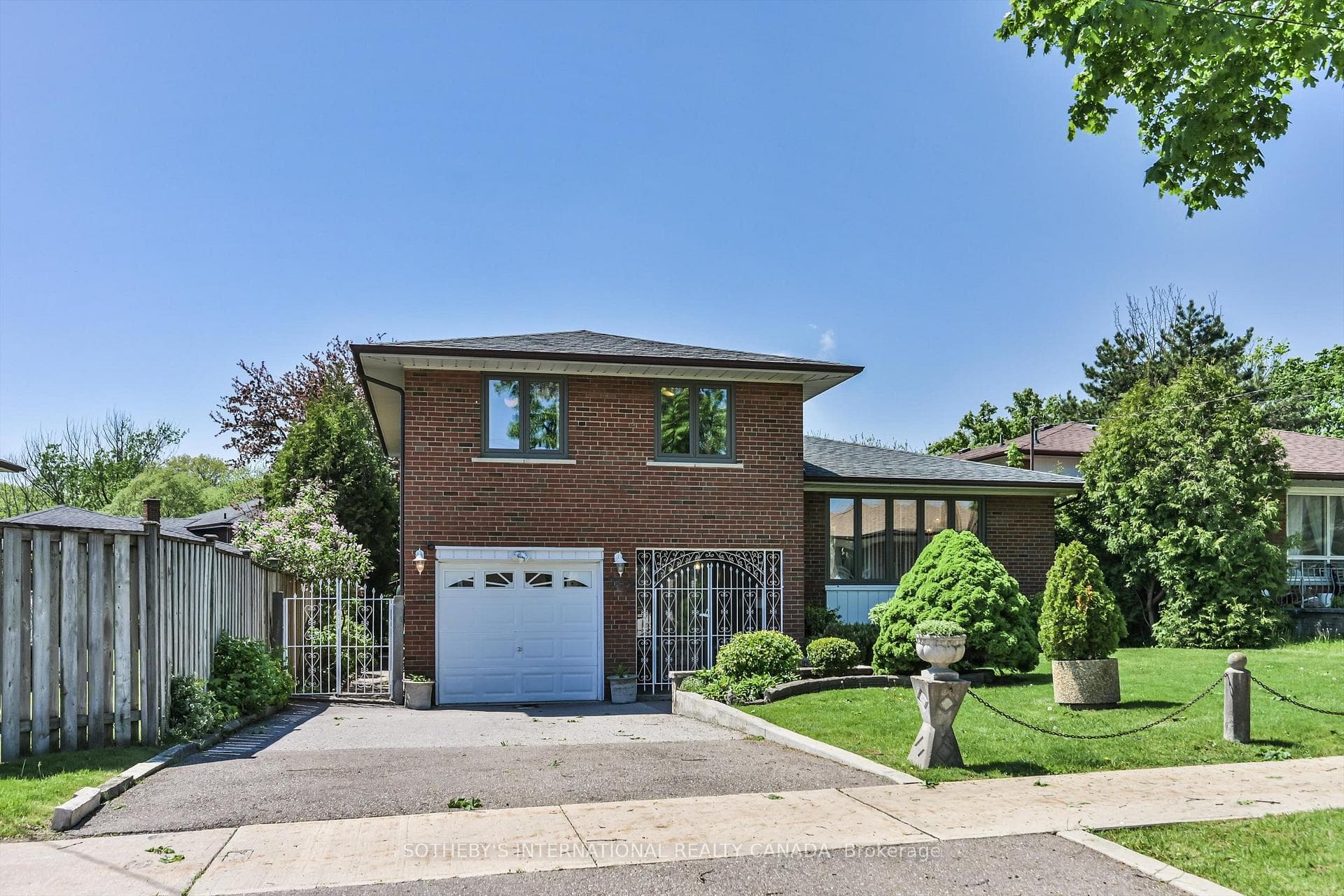 283 Derrydown Road, Downsview / Black Creek